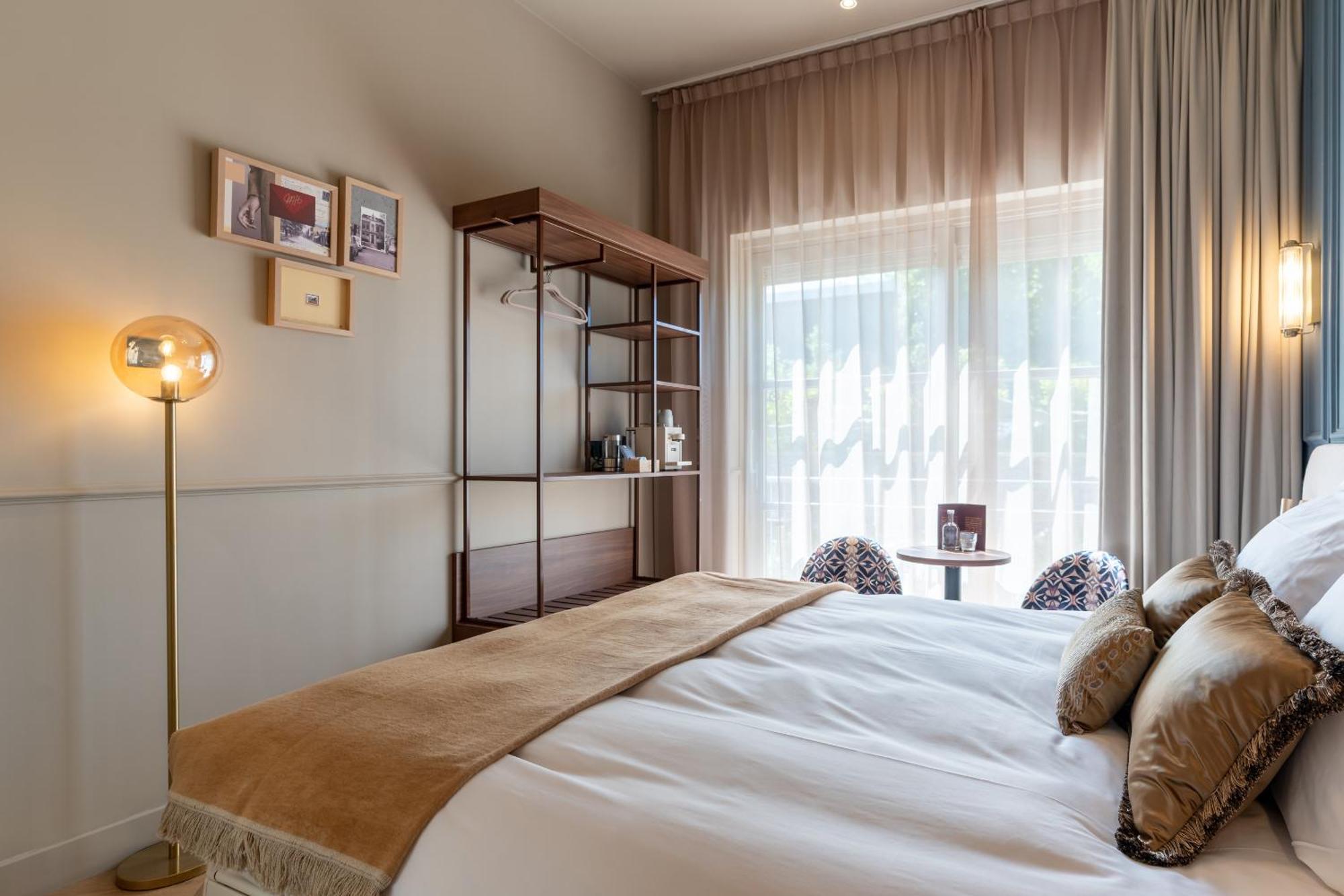 Comfort Room with Terrace or balcony