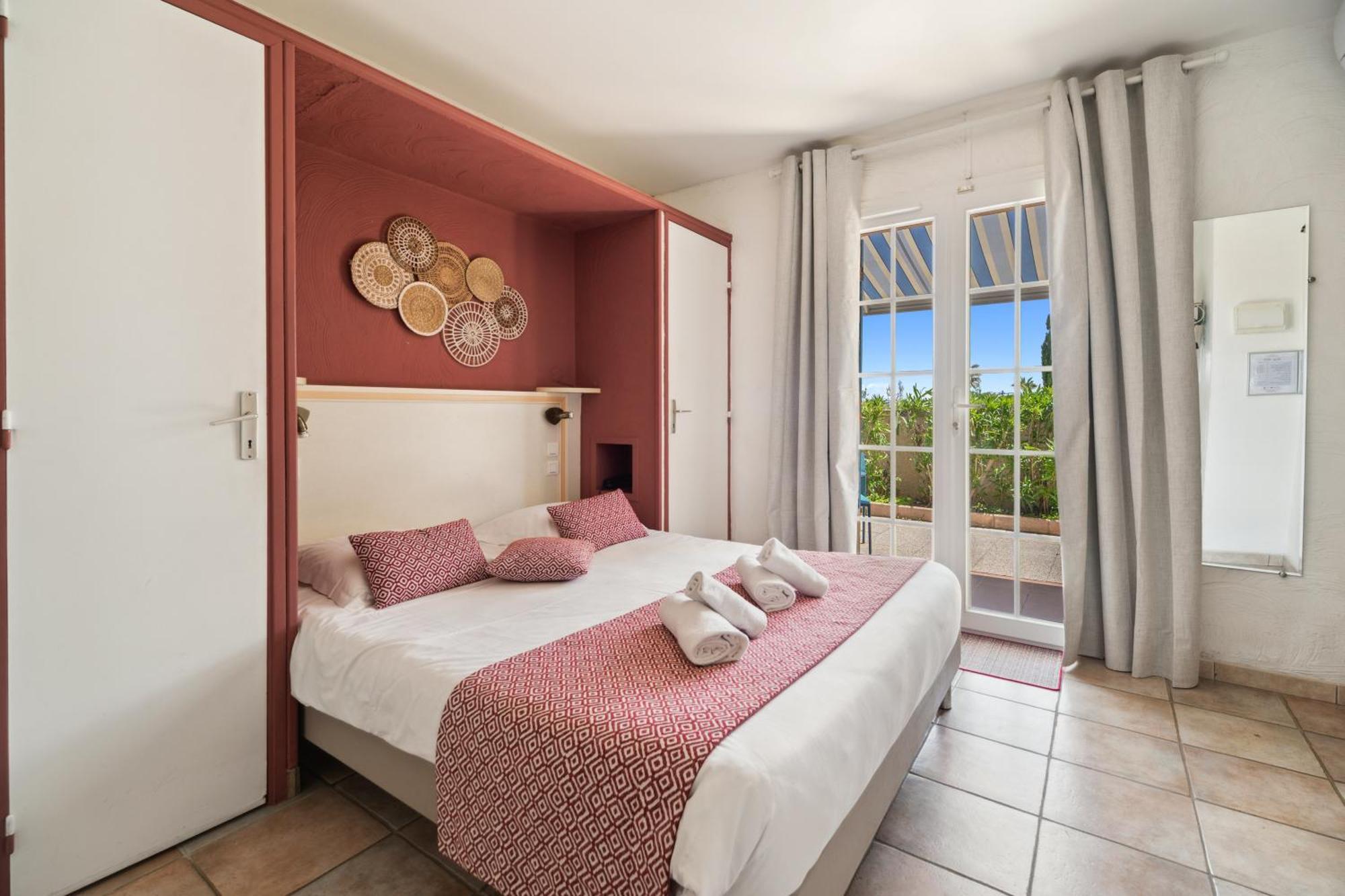 Comfort Double Room Terrace Garden view