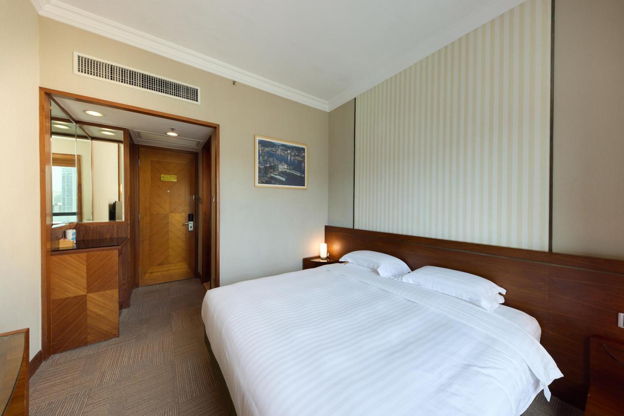 Executive Room 25-32 or F