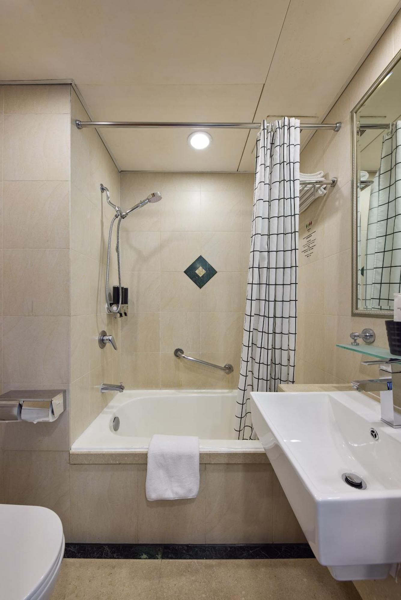 Executive Room 25-32 or F