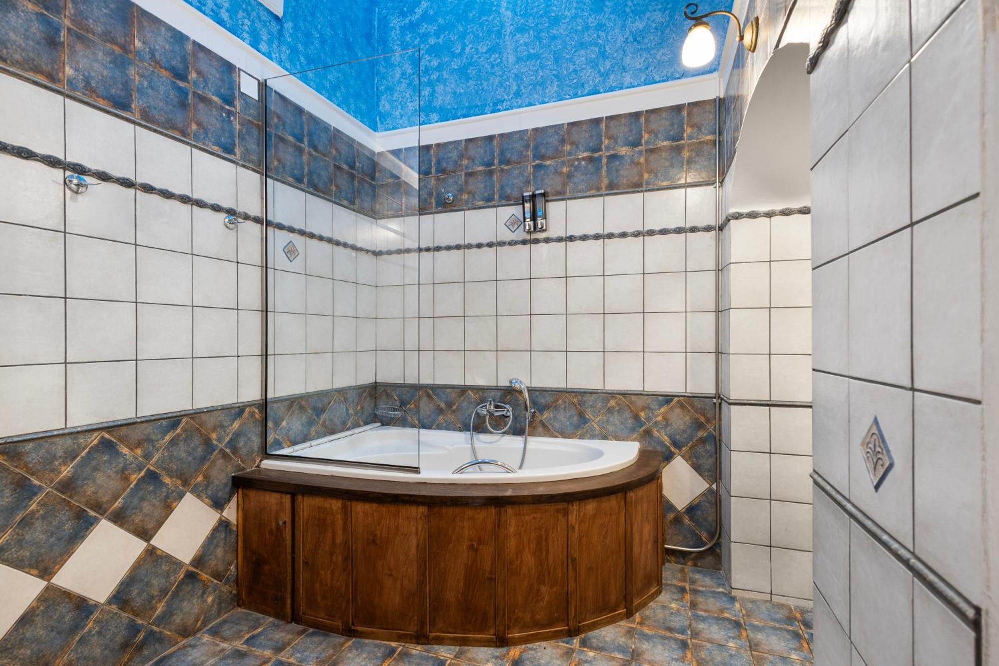 Superior Suite Terrace Old Town View Jetted Tub