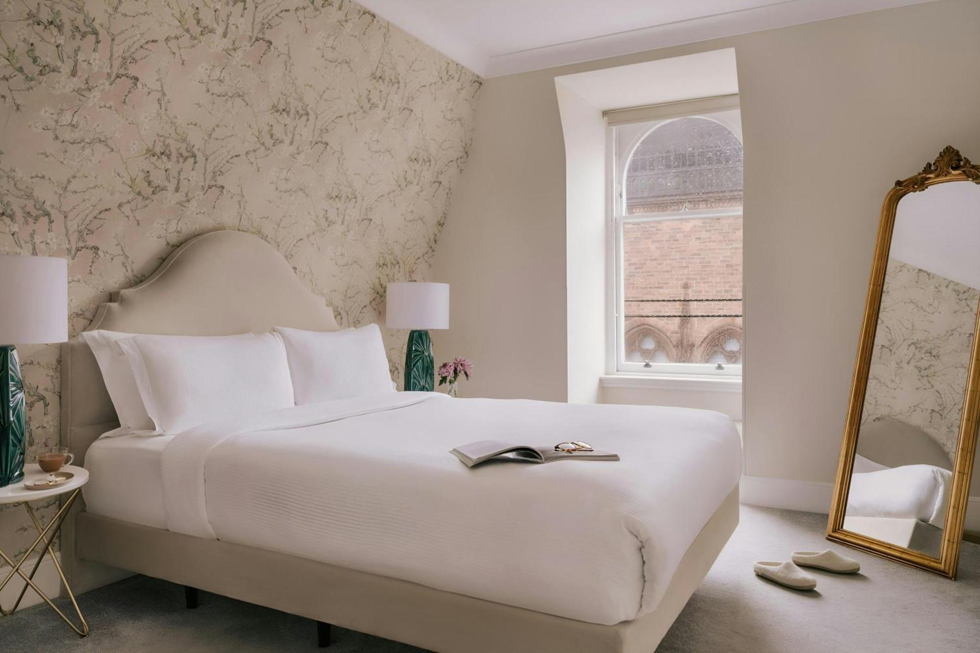One Bedroom Suite Queen Street View