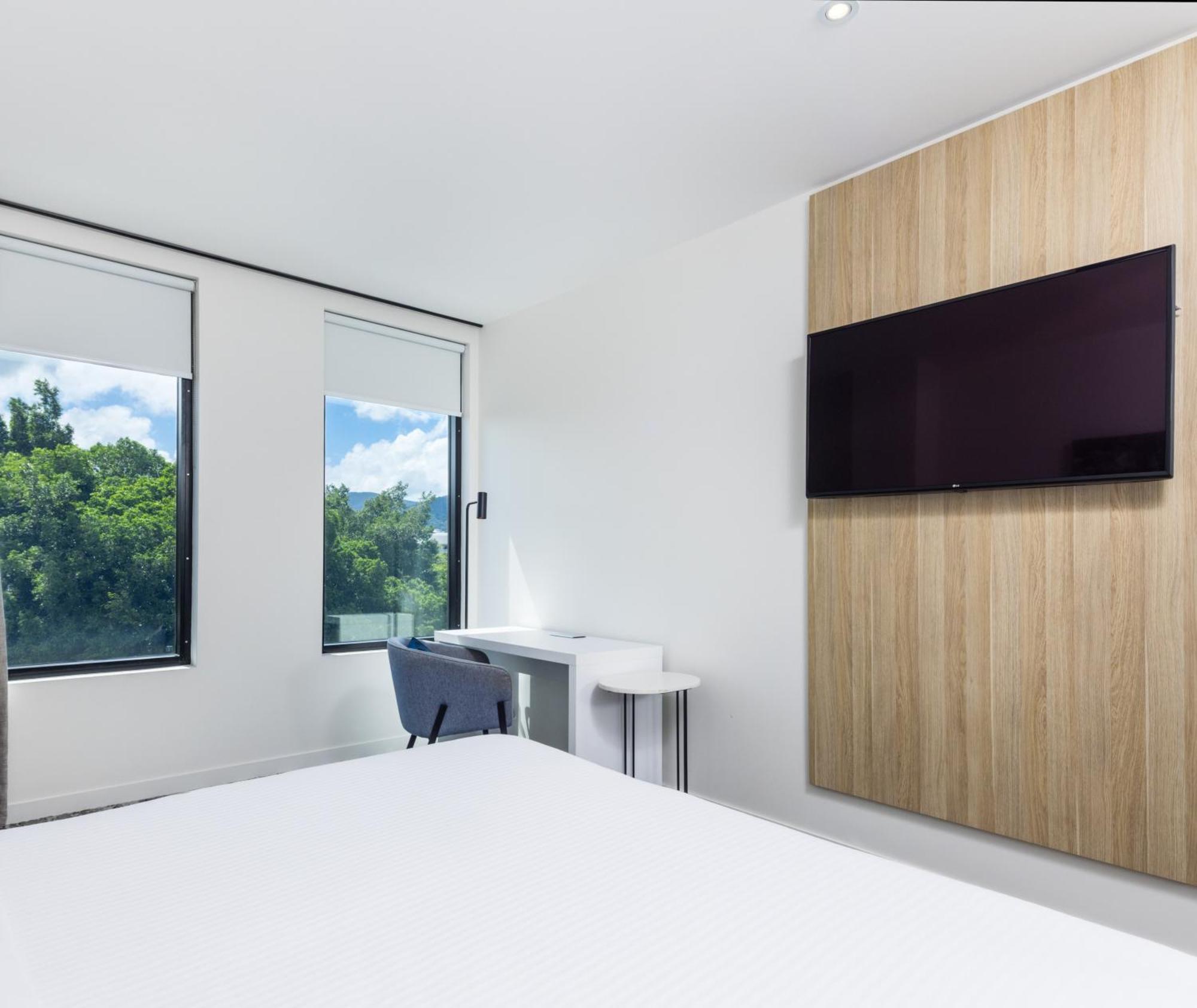 Executive Hotel Room,1670827282:JPEG