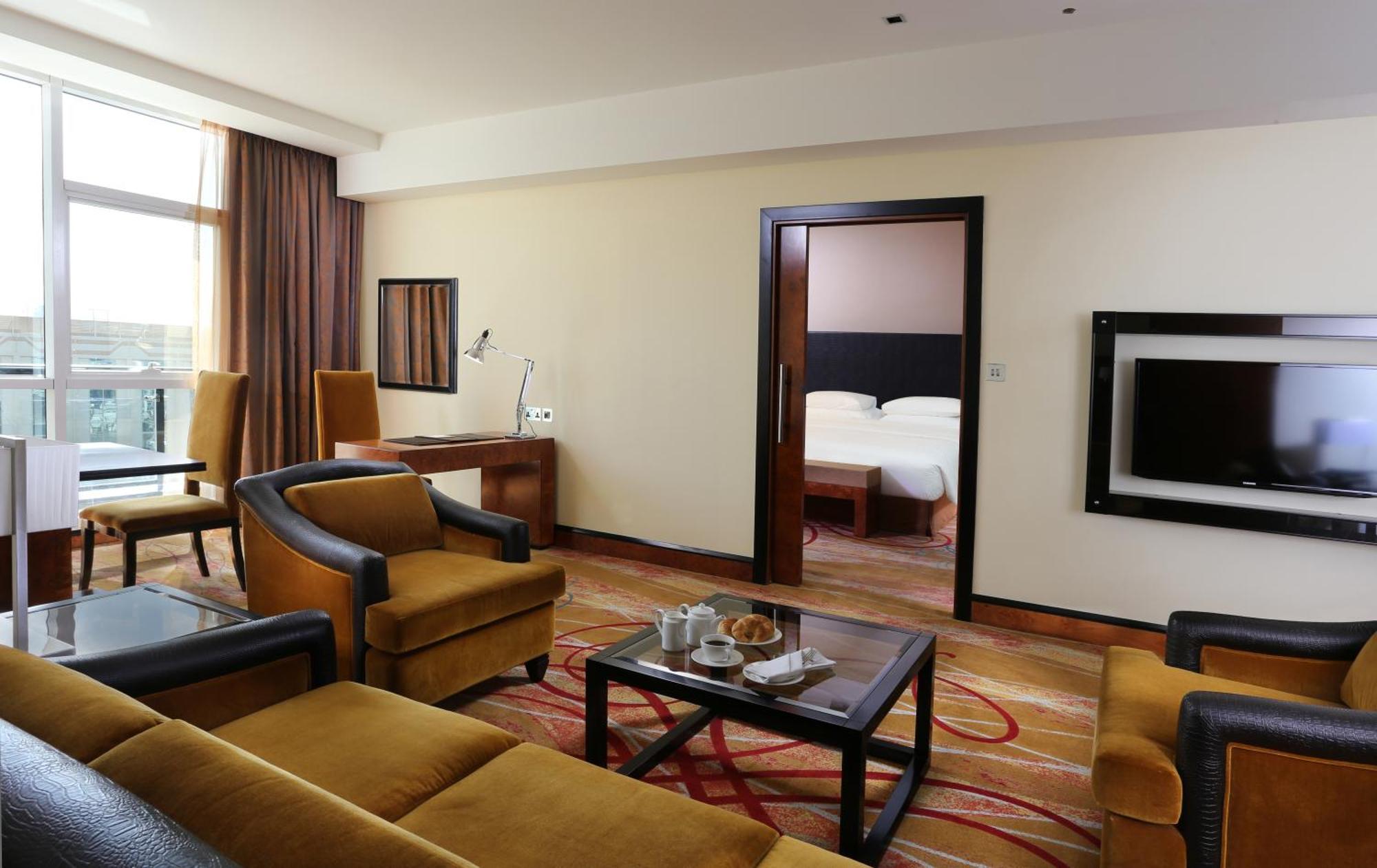 Executive Deluxe Suite complimentary shuttle to DXB Airport Terminal 1 & 3 on all hotel operated F&B outlets