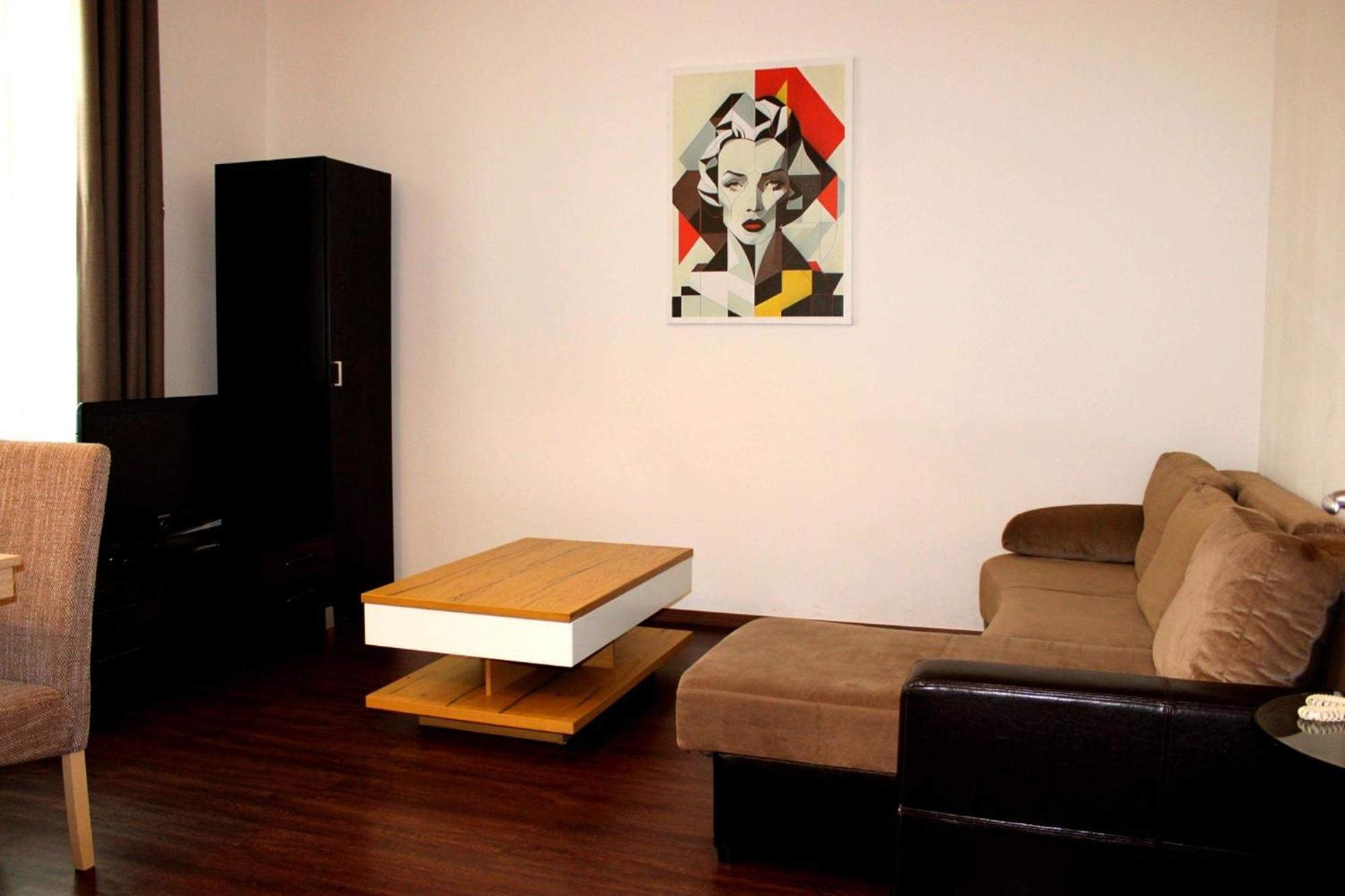 Deluxe One-Bedroom Apartment