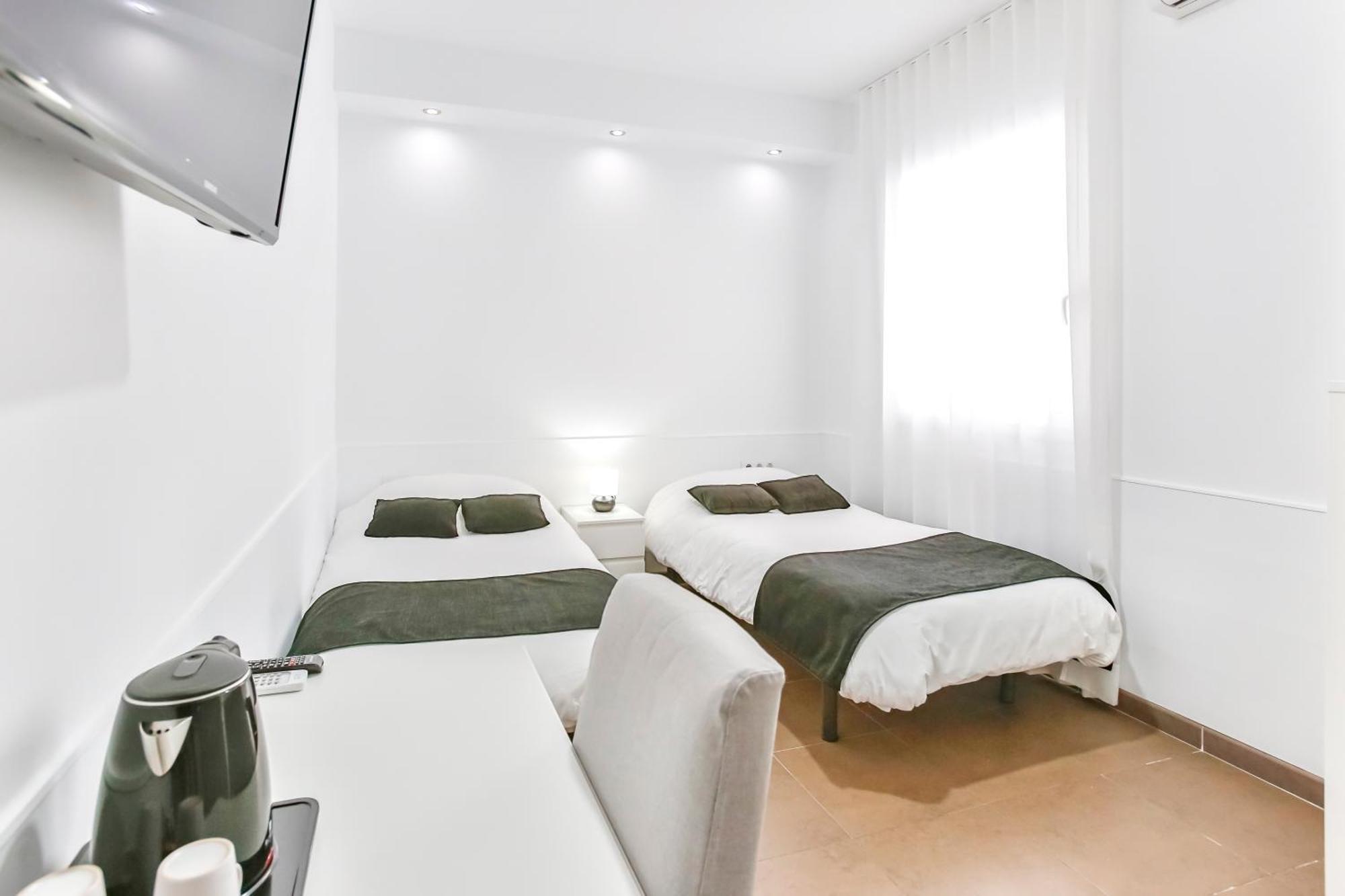 Twin Room Private Bathroom