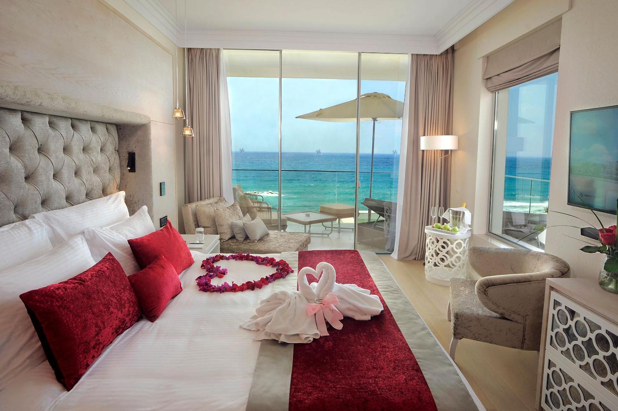 Honeymoon Suite