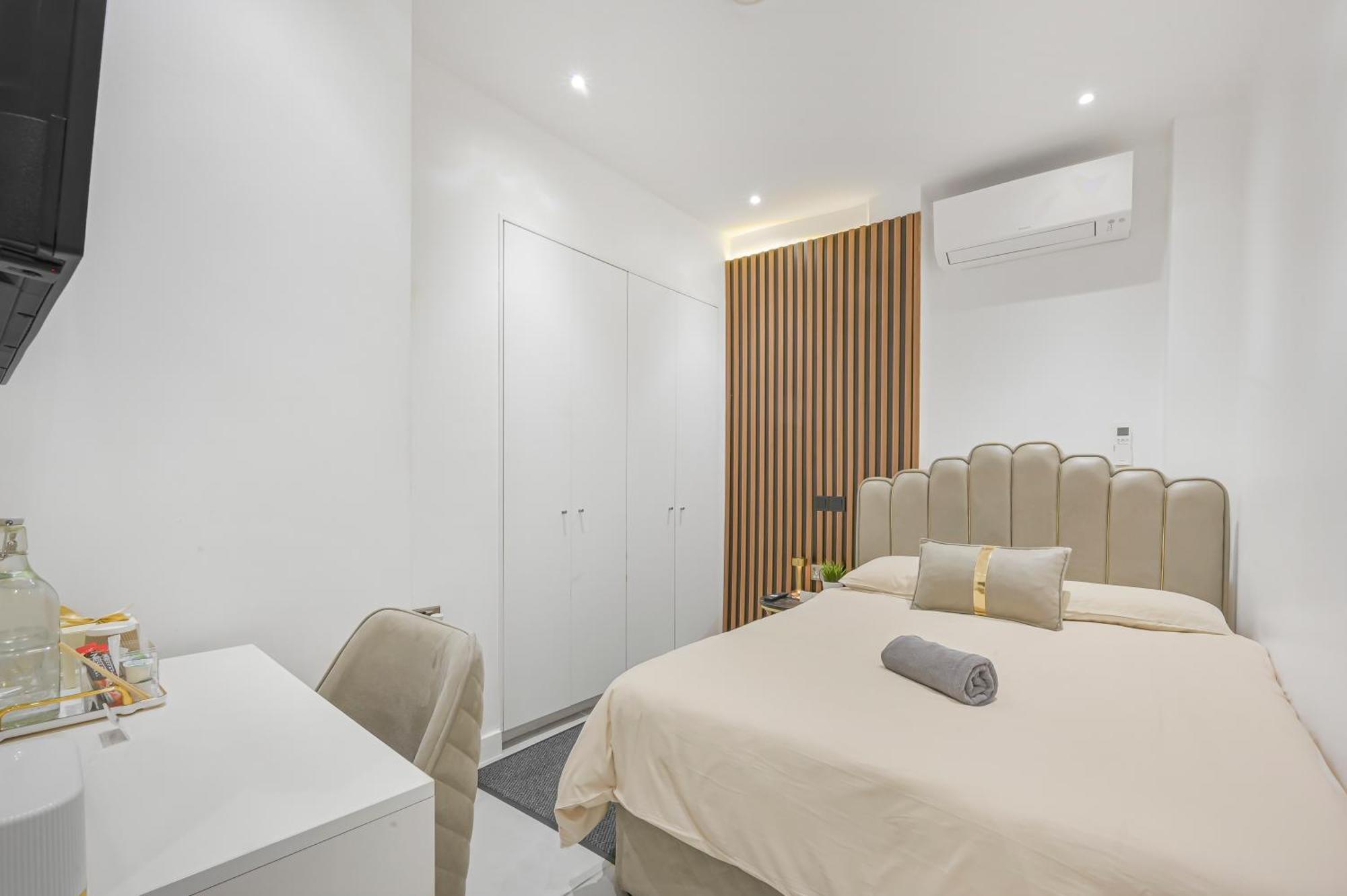 Deluxe Double Room No Window