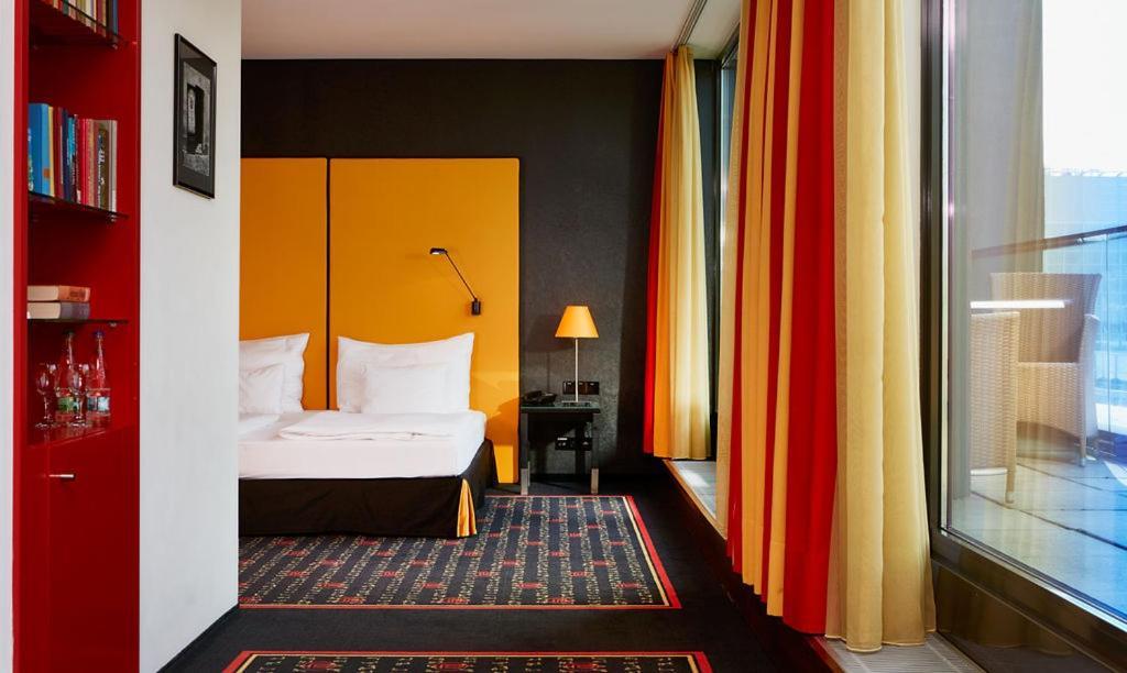 Executive Suite Access to Executive Lounge