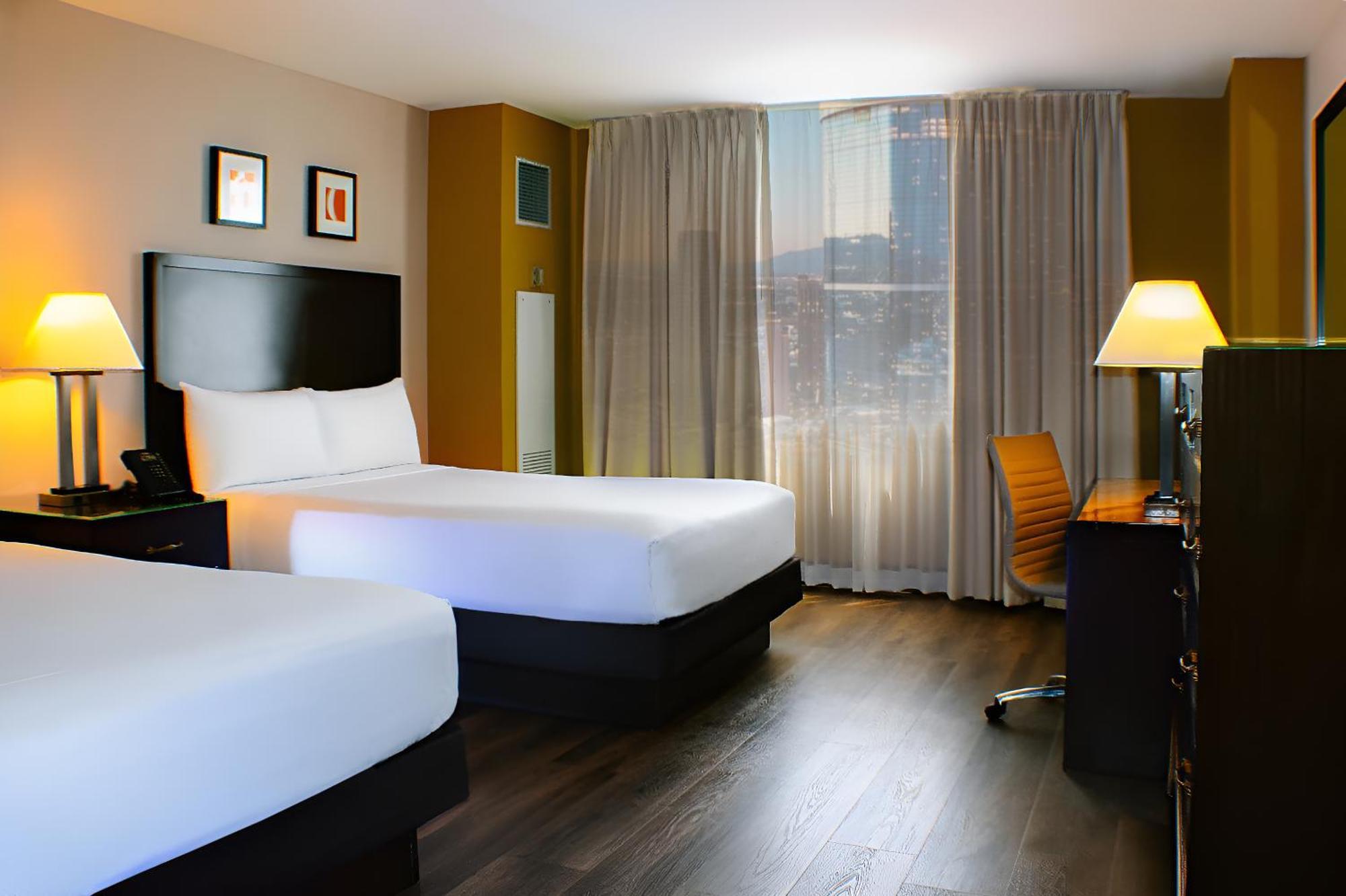West Tower Newly Refreshed Double Queen