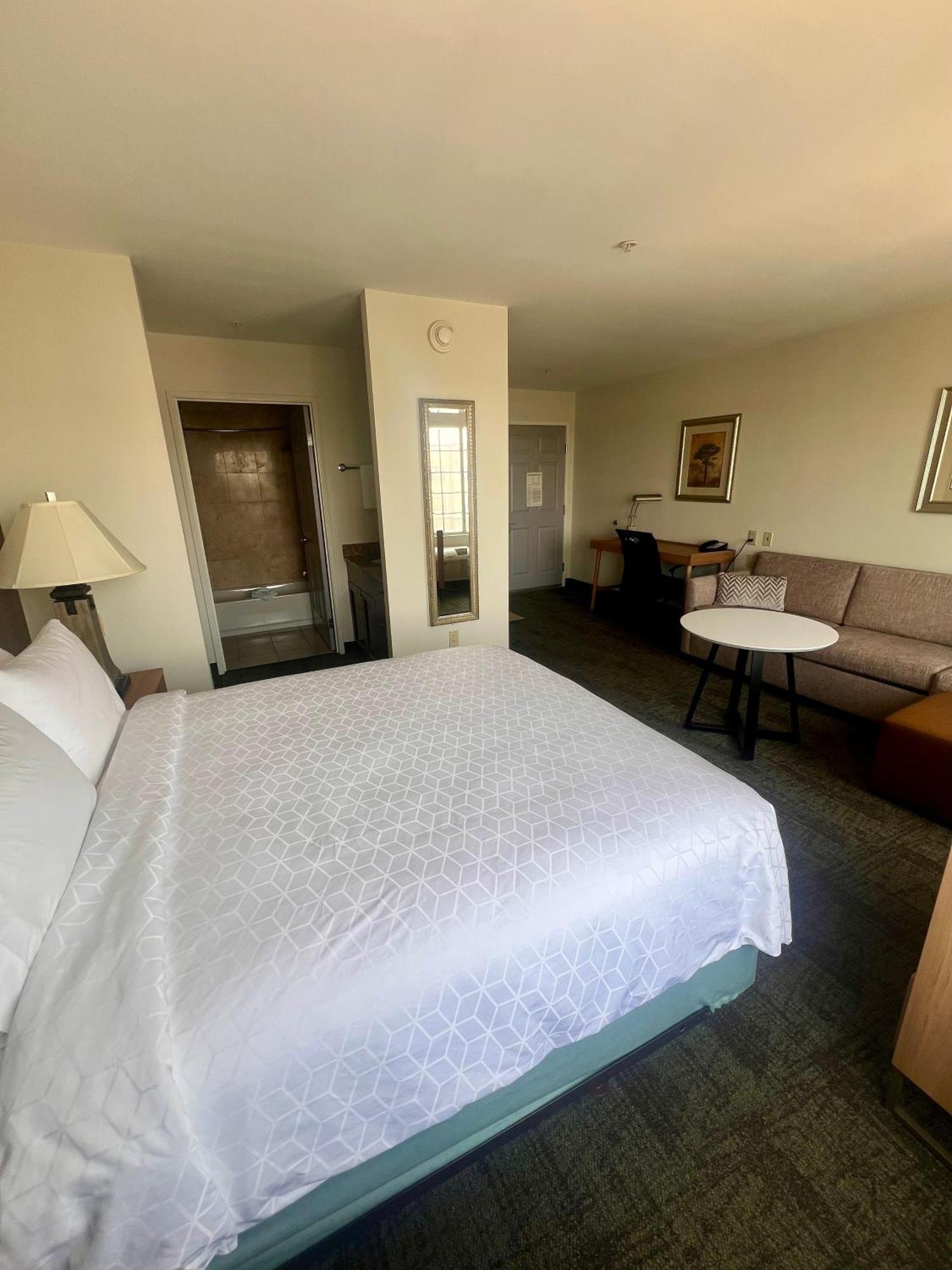 Queen Studio Suite