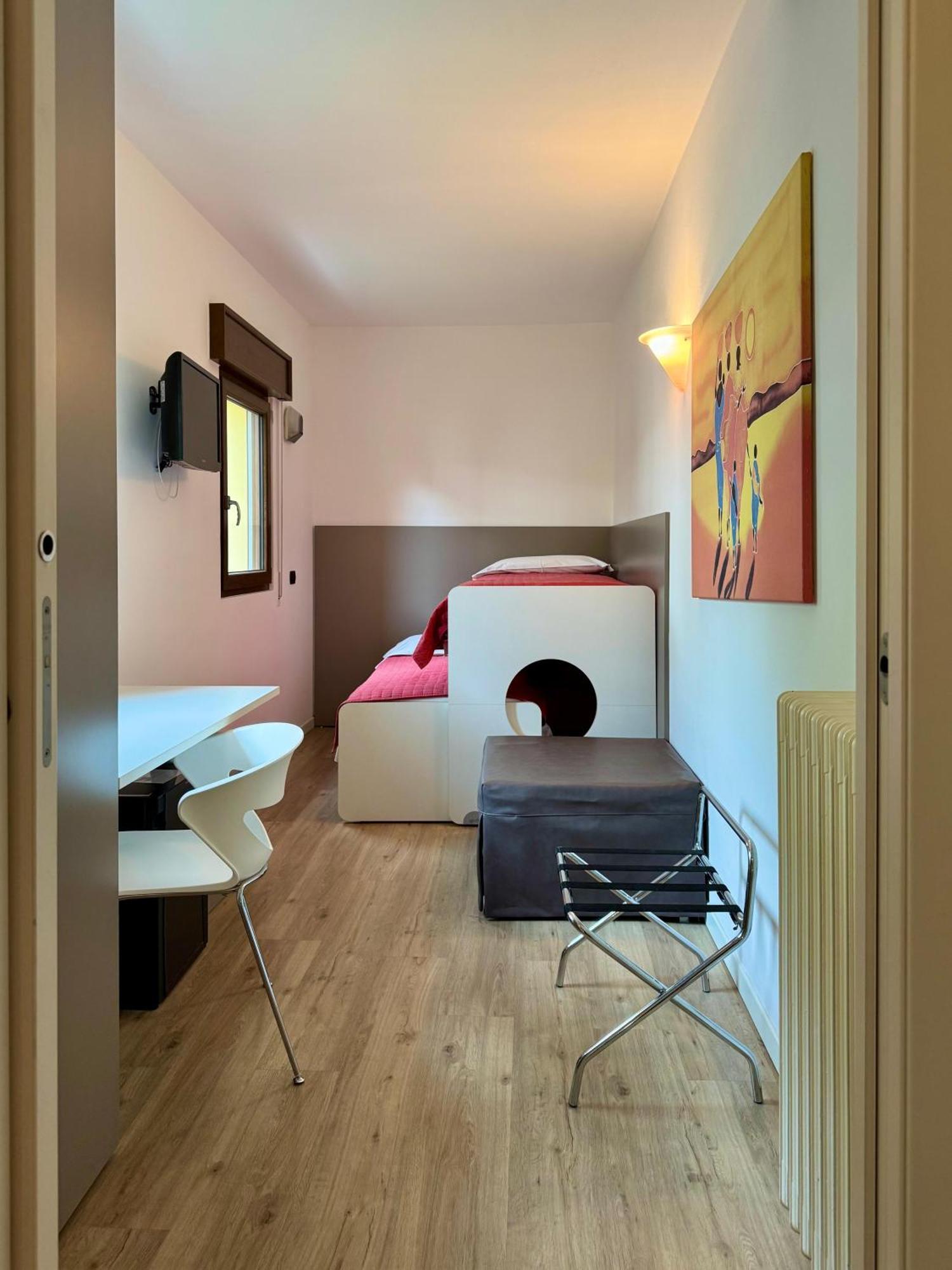 Chambre Double avec Balcon (2 Adultes + 1 Enfant)