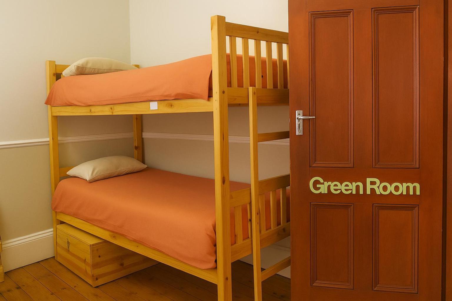 Bed 6-Bed Female Dormitory Room