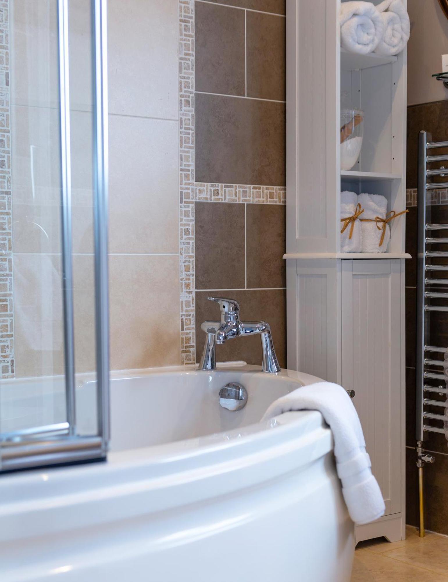 Deluxe Double Room with Bath,1672592197:JPEG