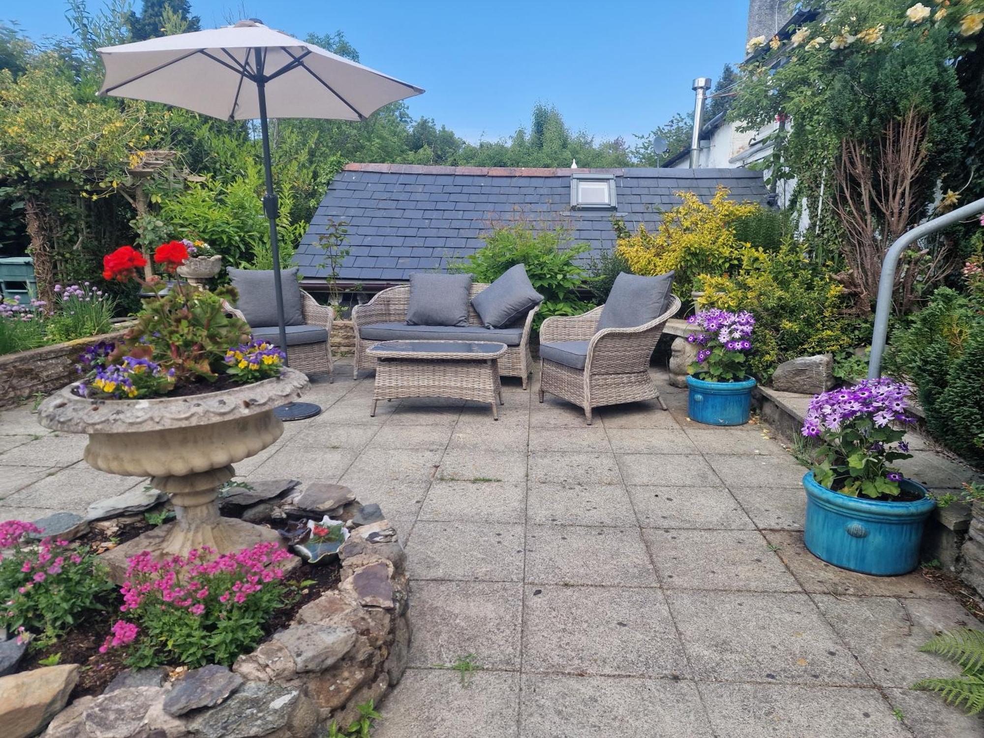 Deluxe Two-Bedroom Apartment Garden View