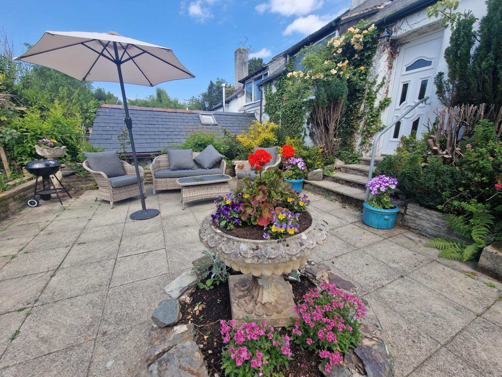 Deluxe Two-Bedroom Apartment Garden View