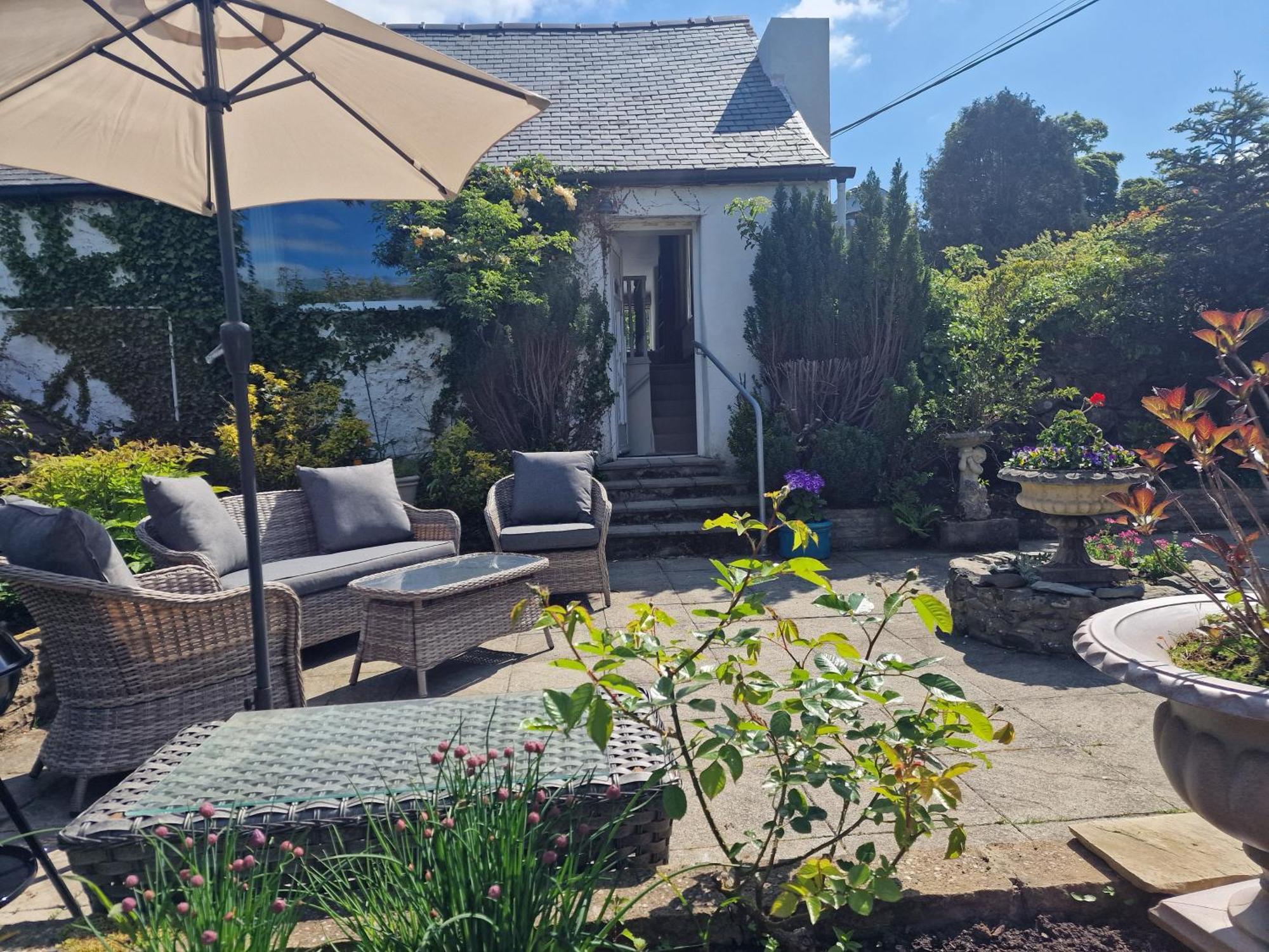Deluxe Two-Bedroom Apartment Garden View