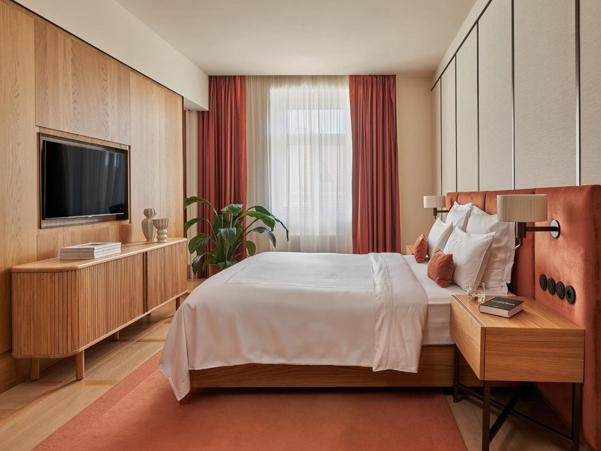 Deluxe Suite