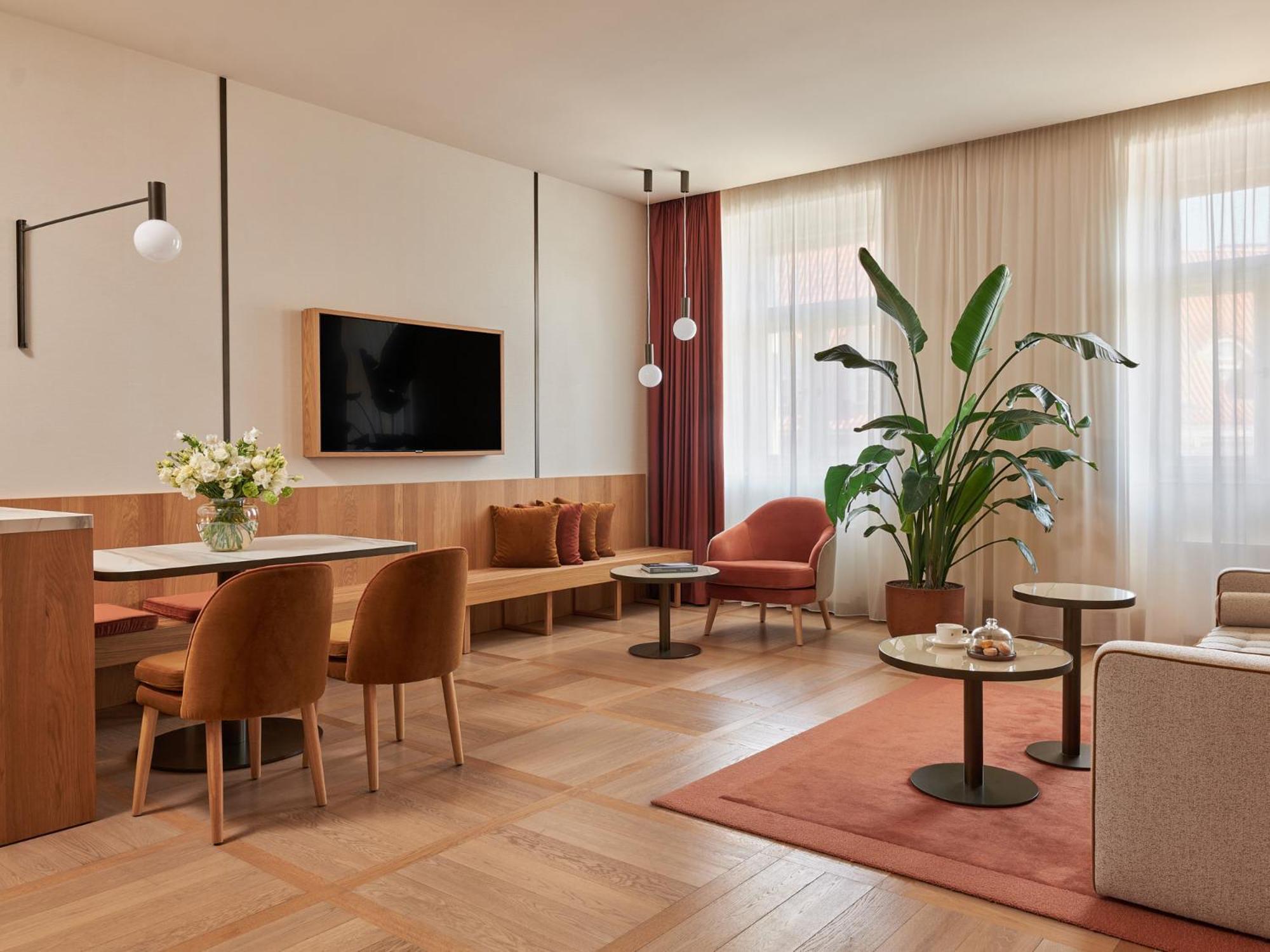 Deluxe Suite