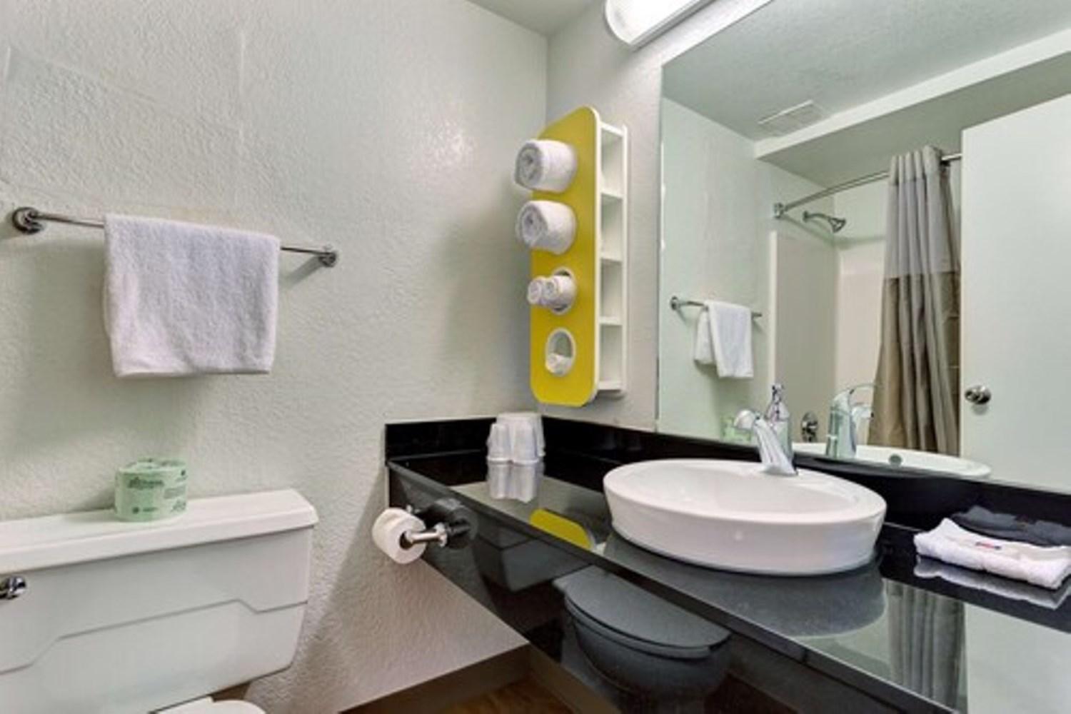1 King Bed |Near San Carlos Airport