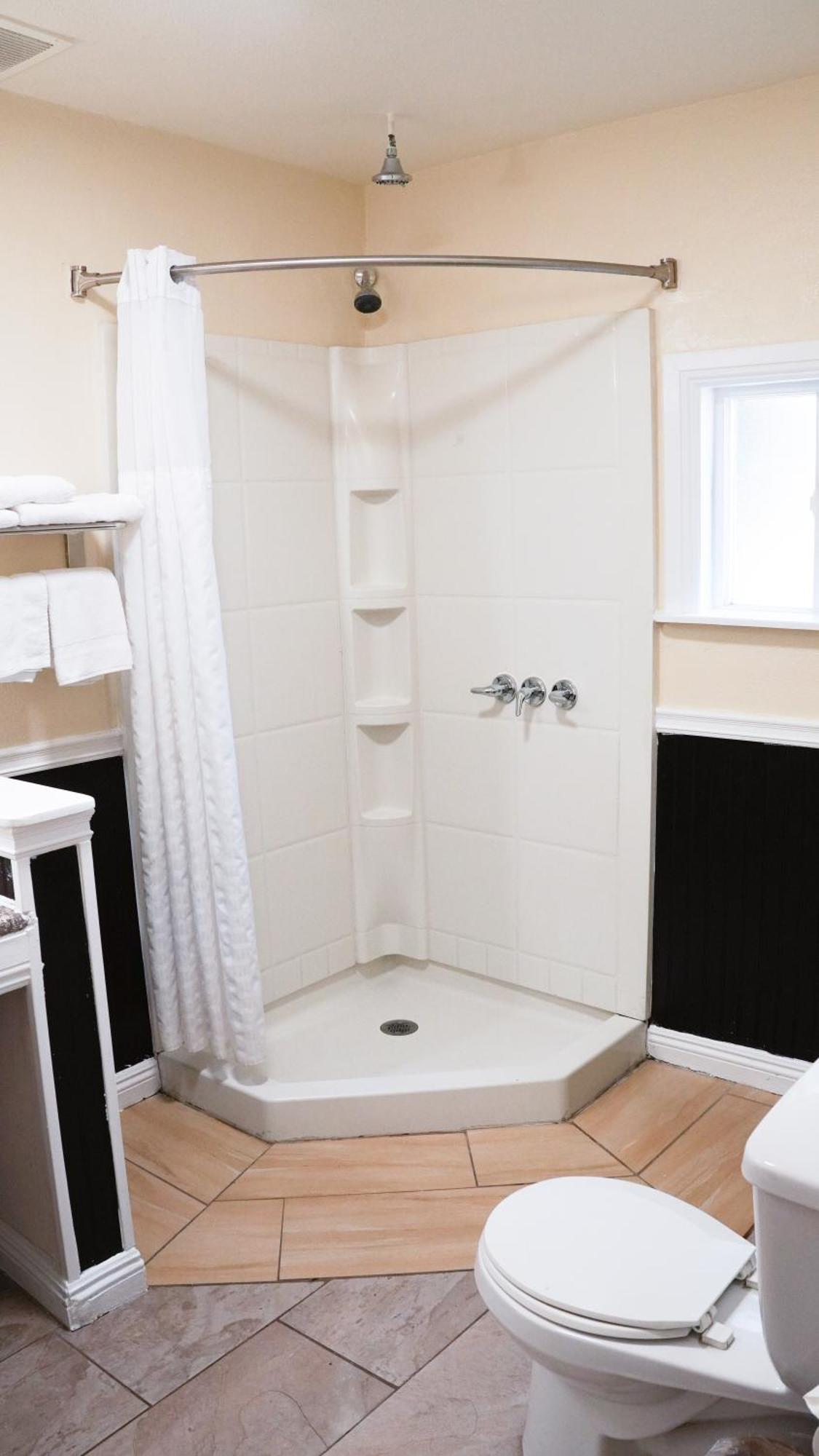Chambre Lit King-Size avec Baignoire Spa