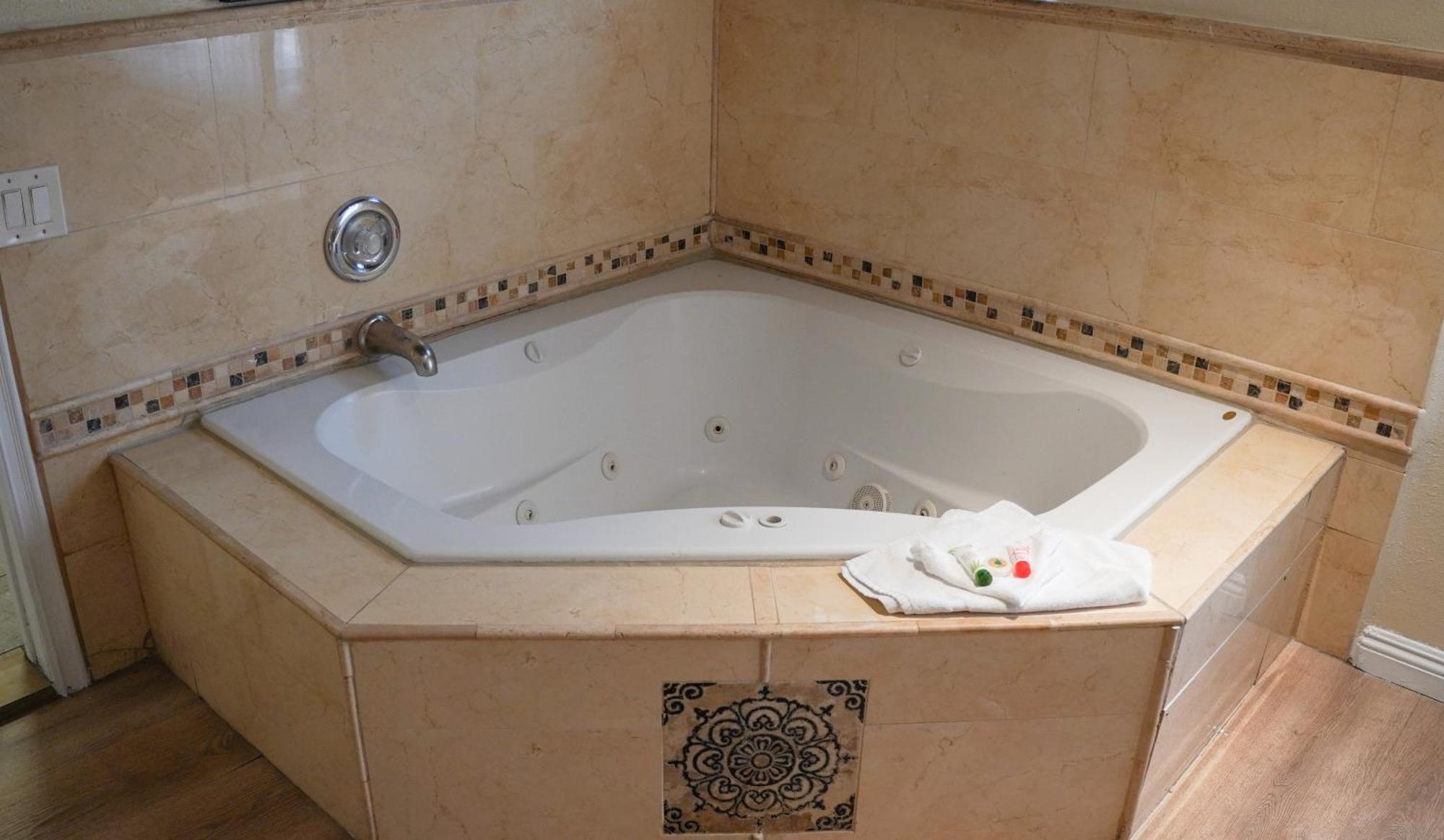 King Room Spa Bath