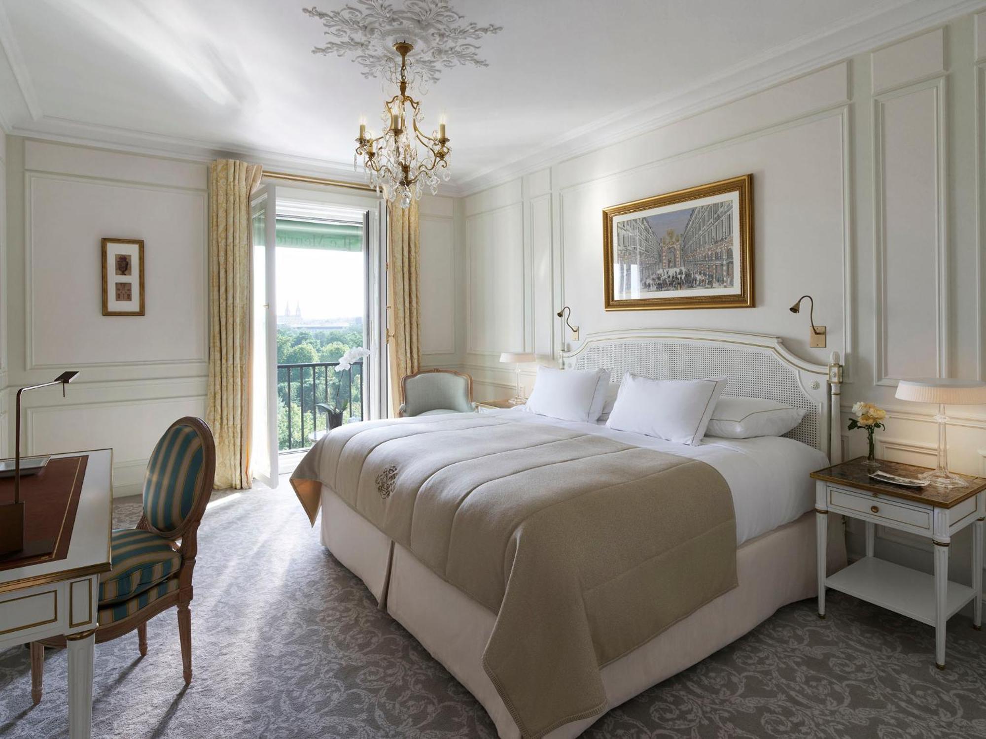 Prestige Suite Eiffel view