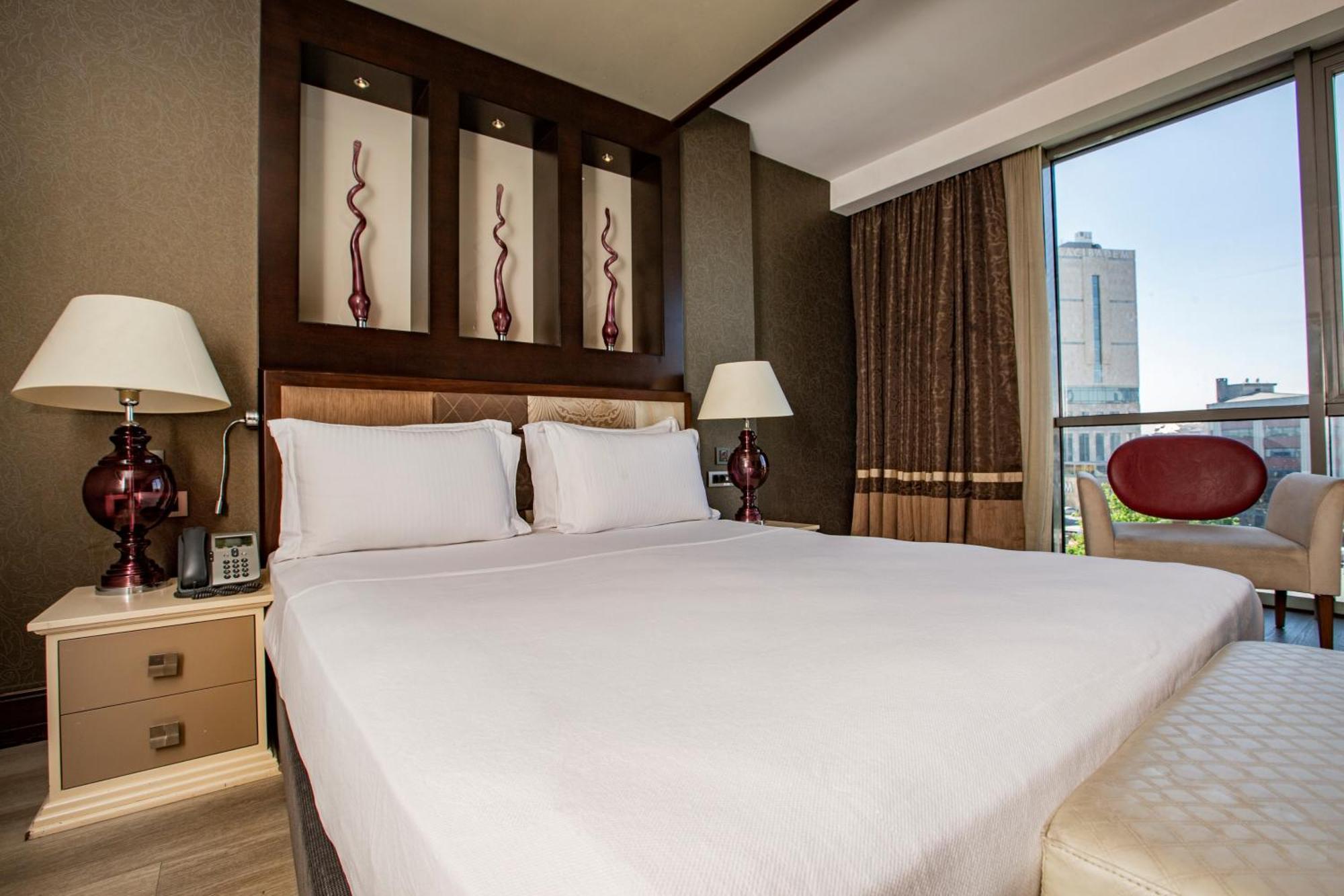 Deluxe King Room