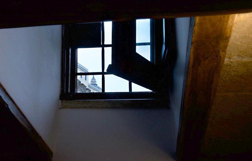 Suite Separate Building