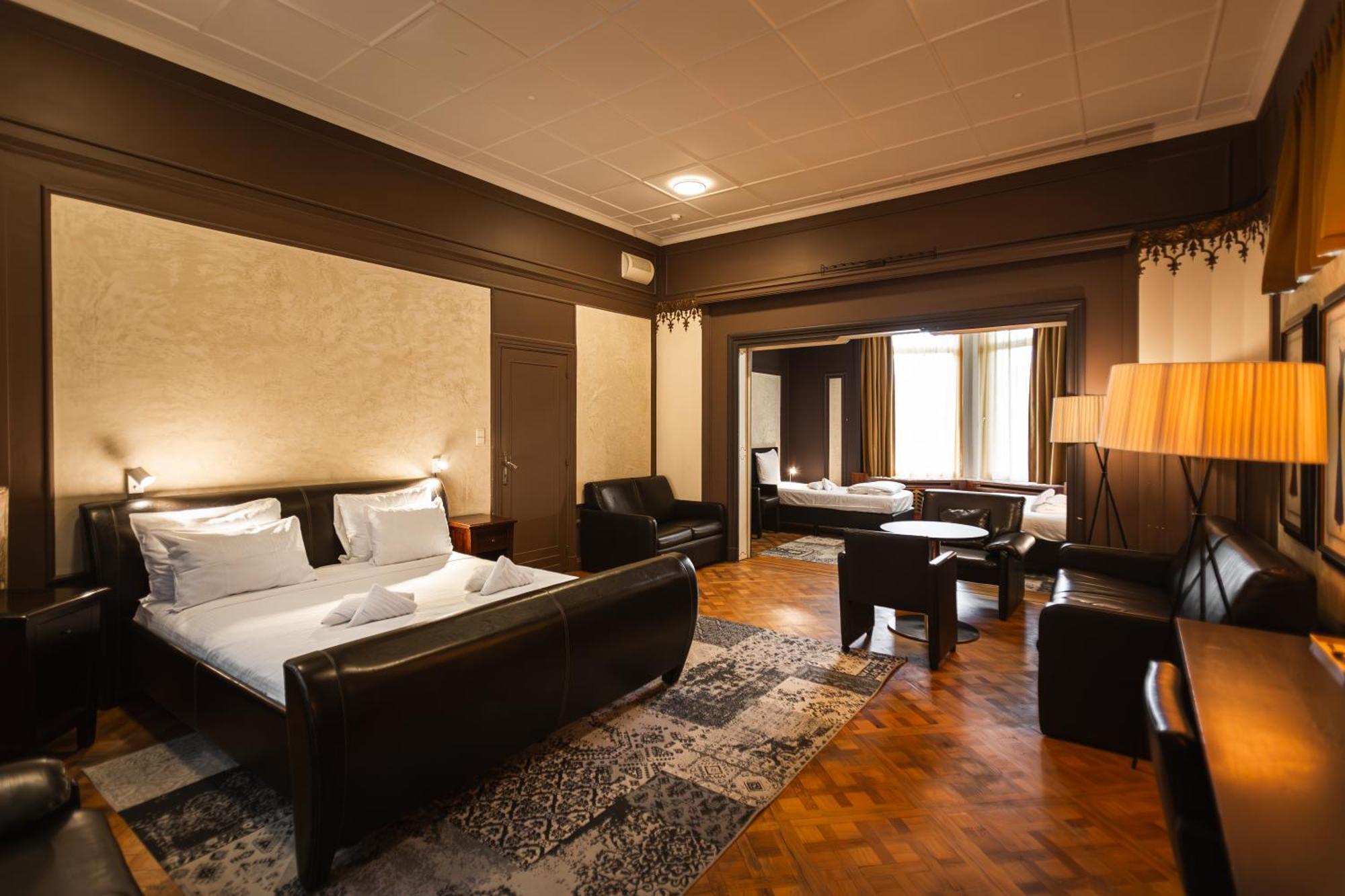 Deluxe Family Room