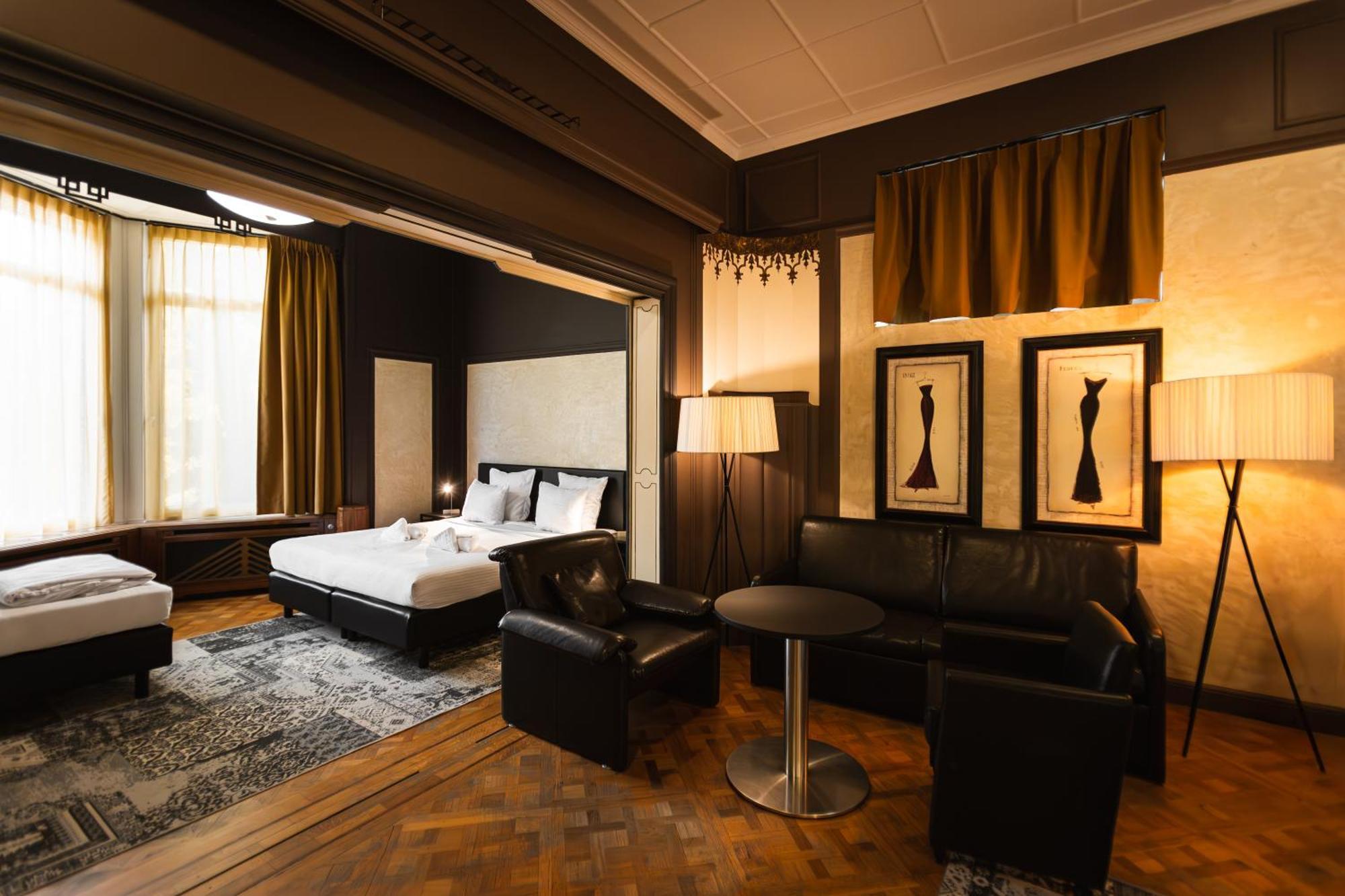 Deluxe Family Room