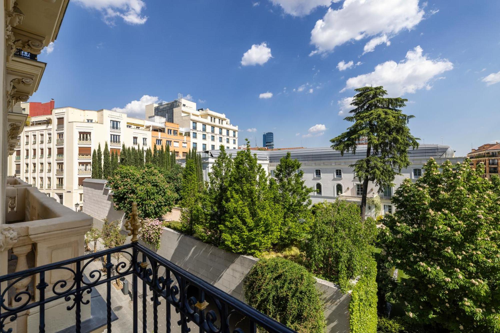 Deluxe Double or Twin Room Garden View