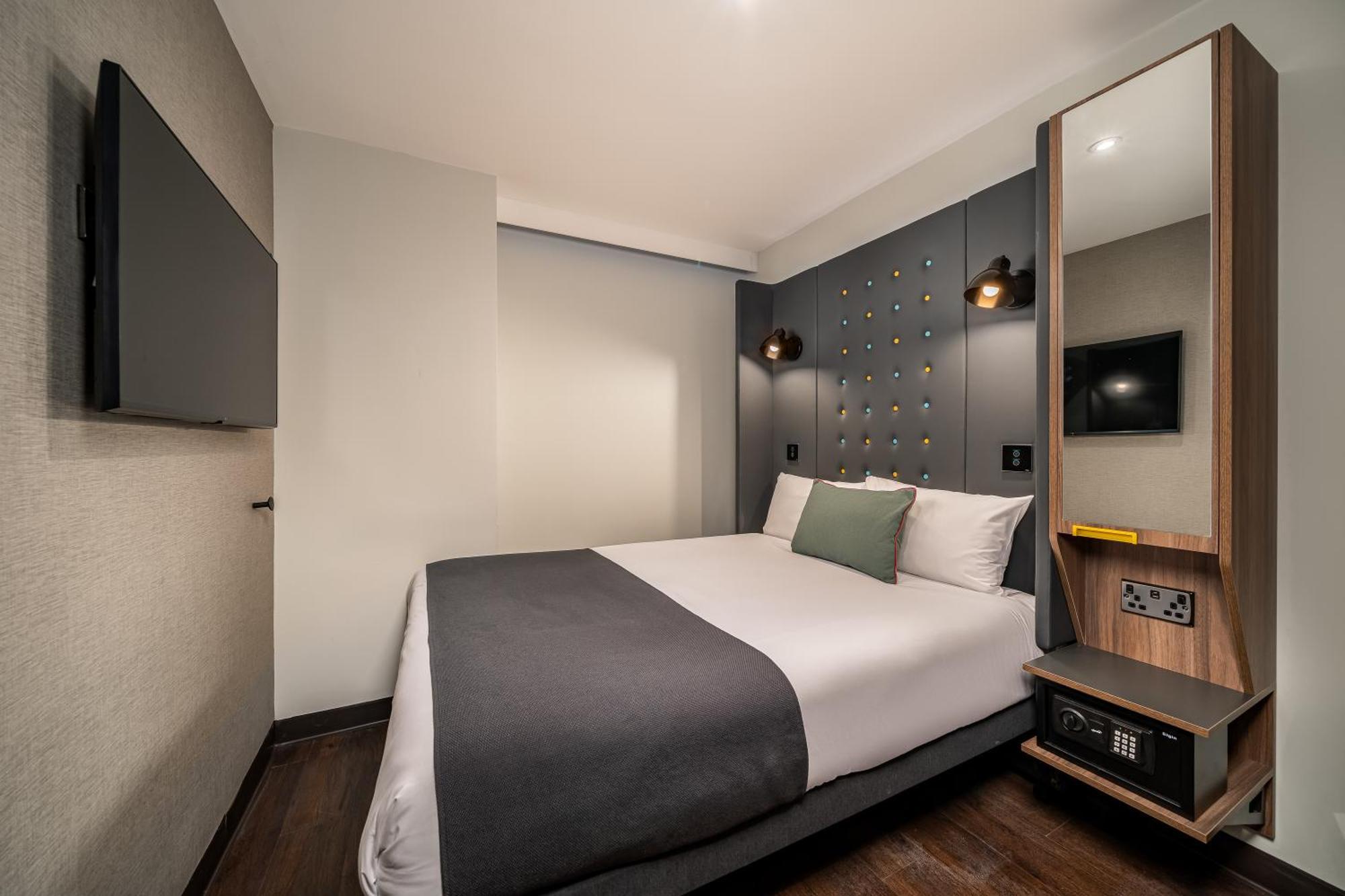 Cosy Double without Window