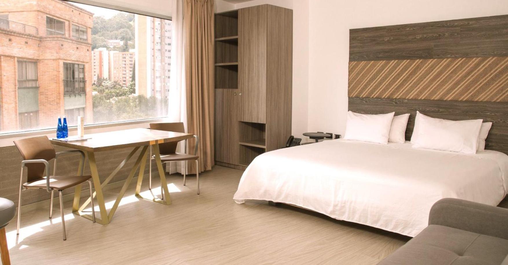 1 King Bed, Mobility Accessible