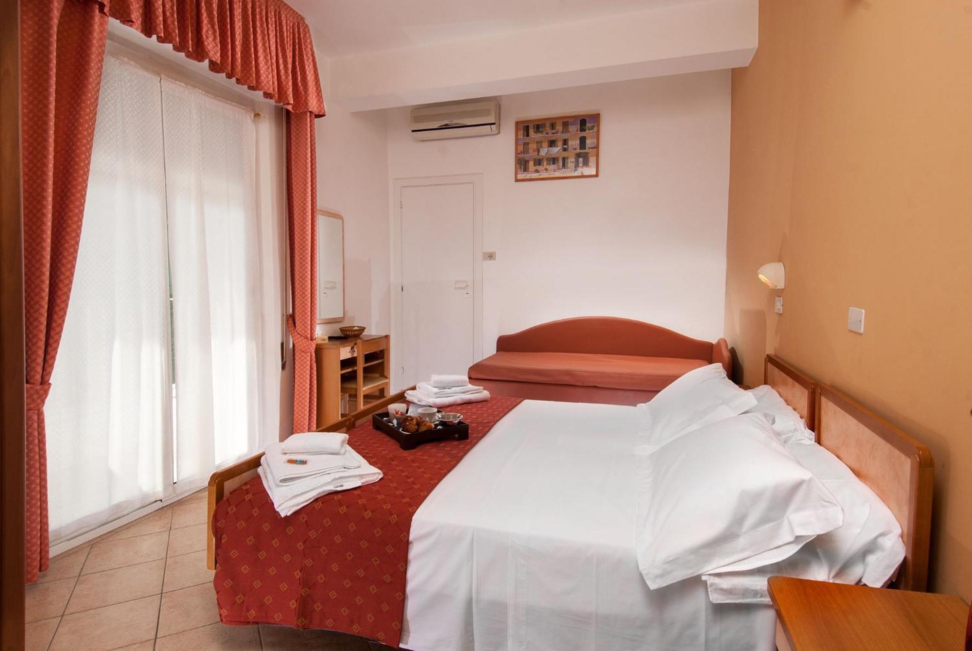 Comfort Triple Room