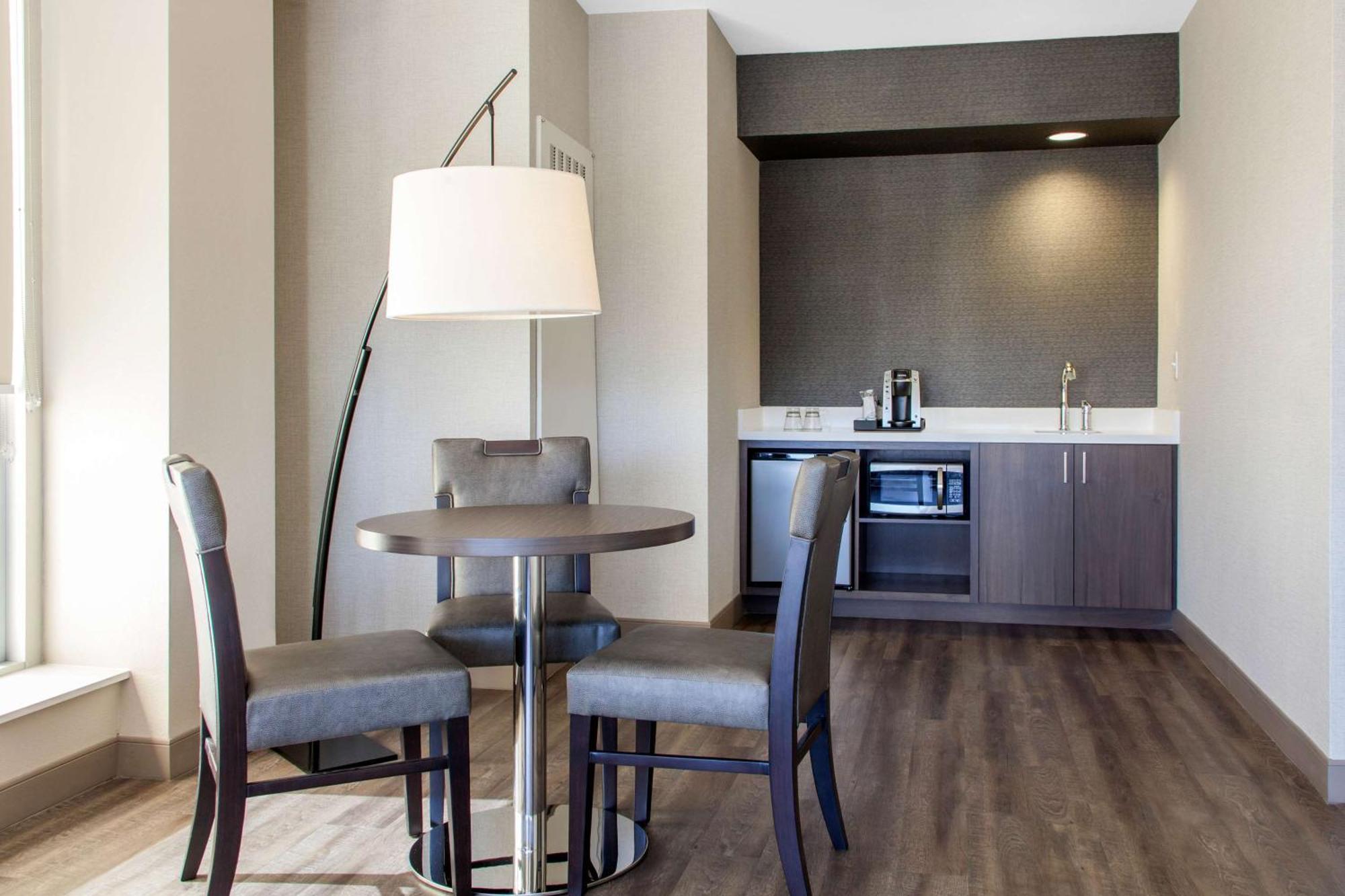 Suite King de Canto com 1 Quarto