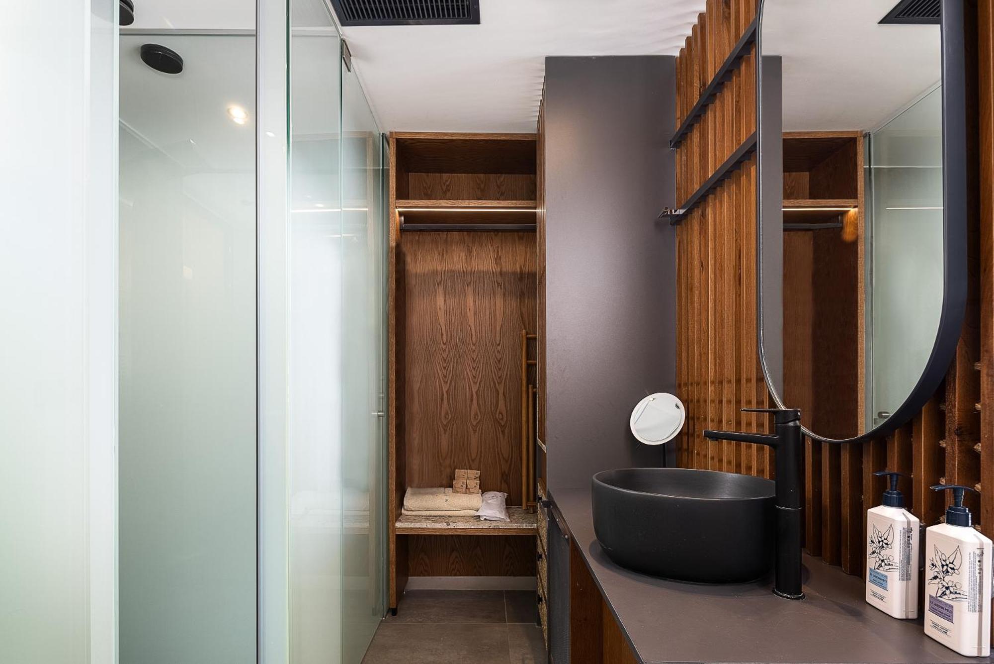 Essential Room