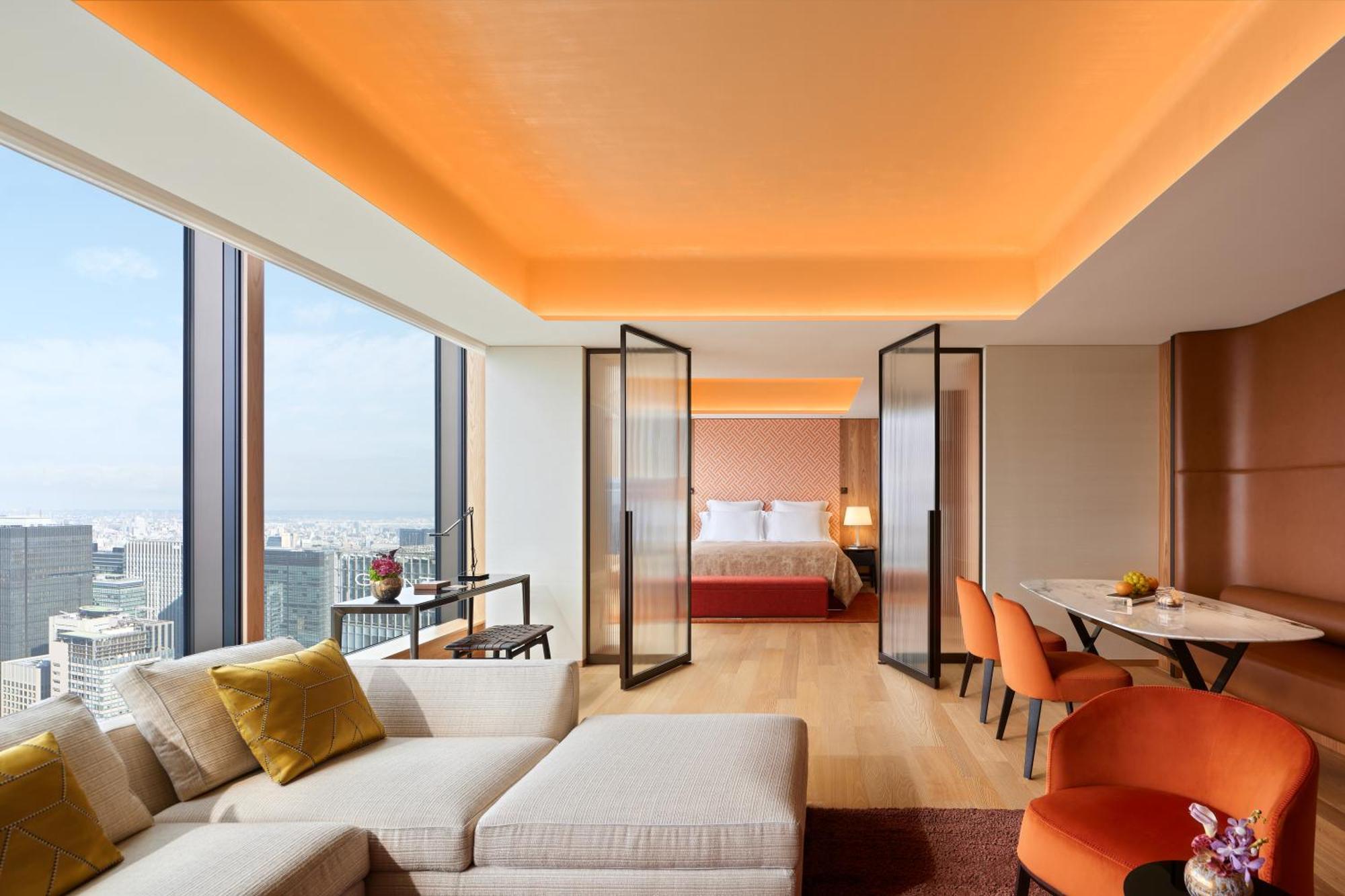 One-Bedroom Superior King Suite Skyline View