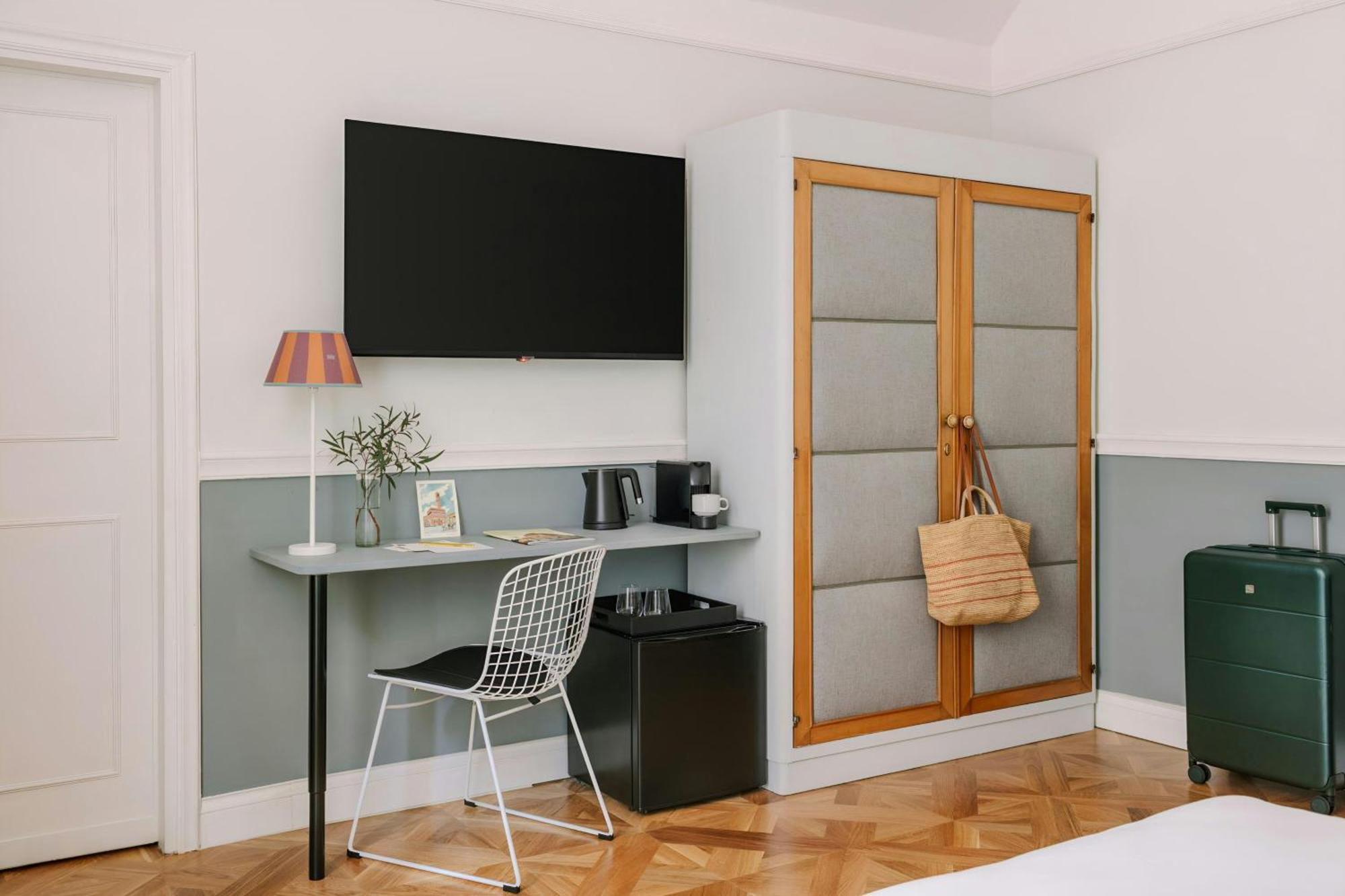 Compact Room