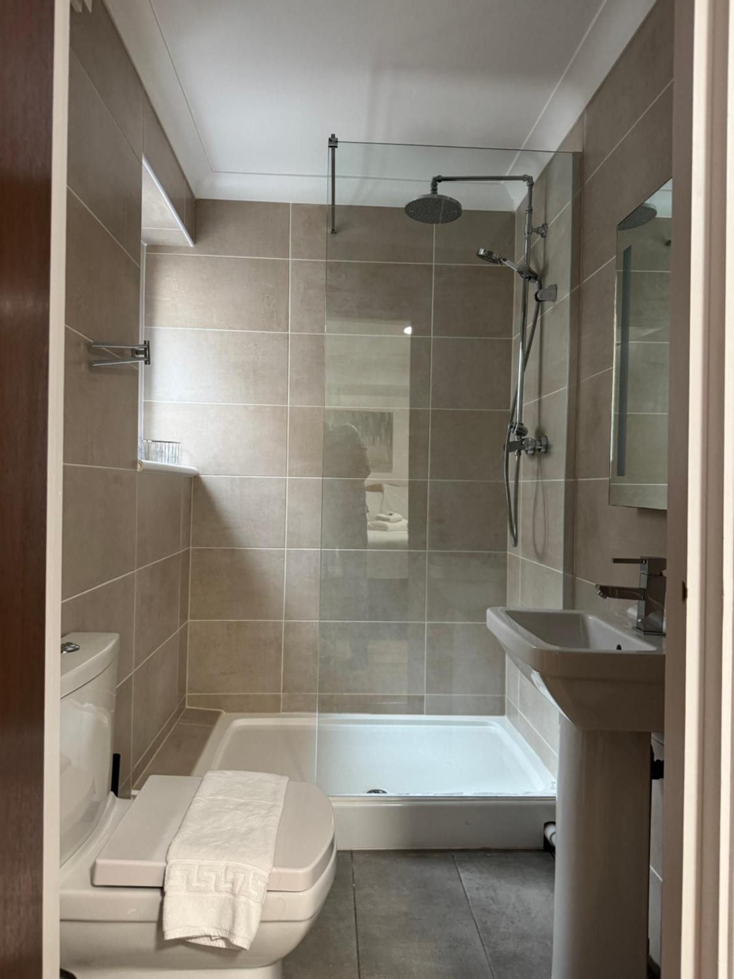 Double Room Private Bathroom