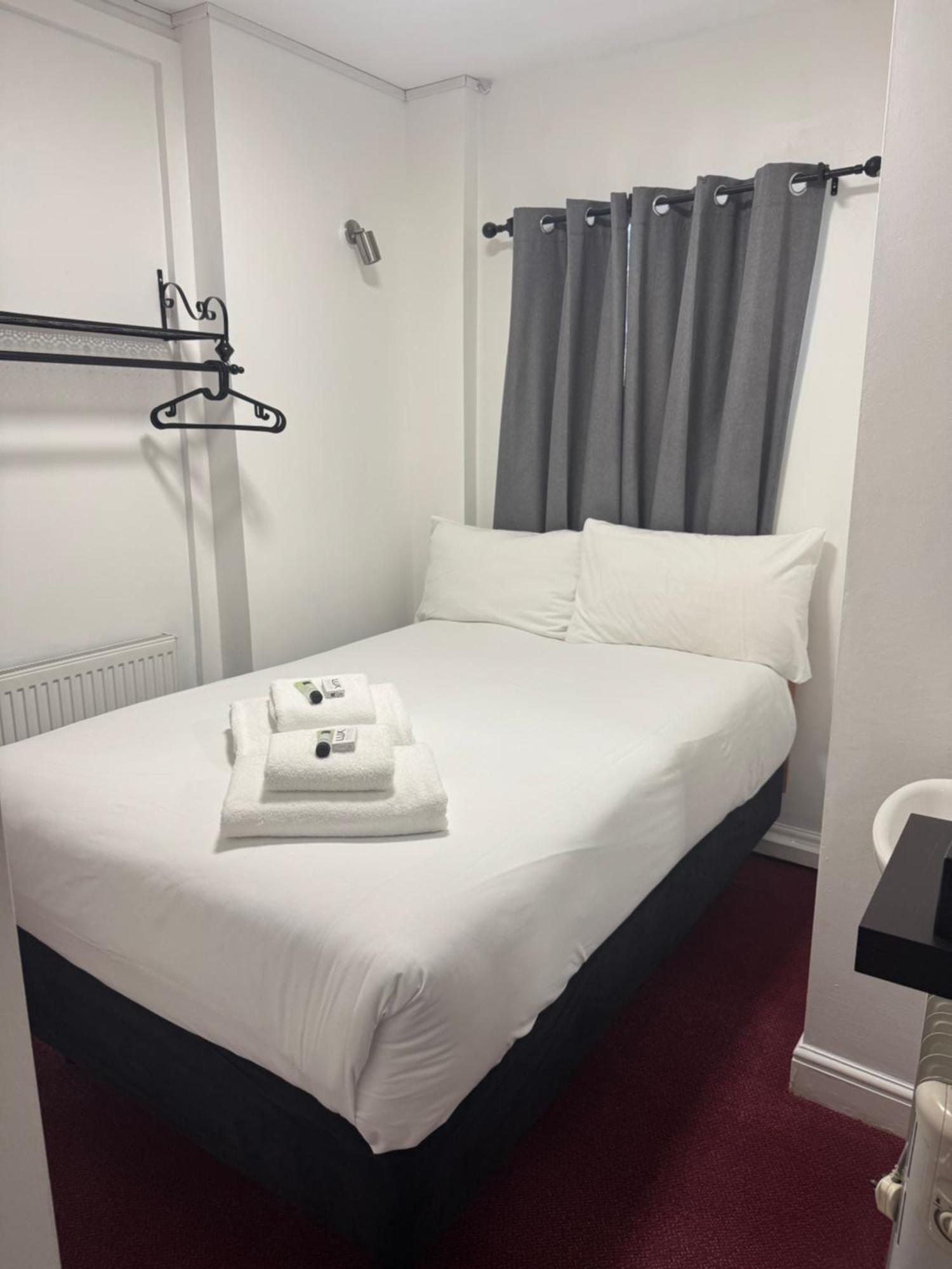 Single Room Private External Bathroom