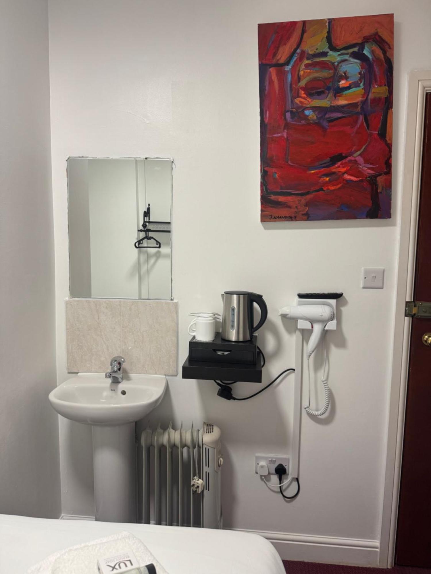 Single Room Private External Bathroom