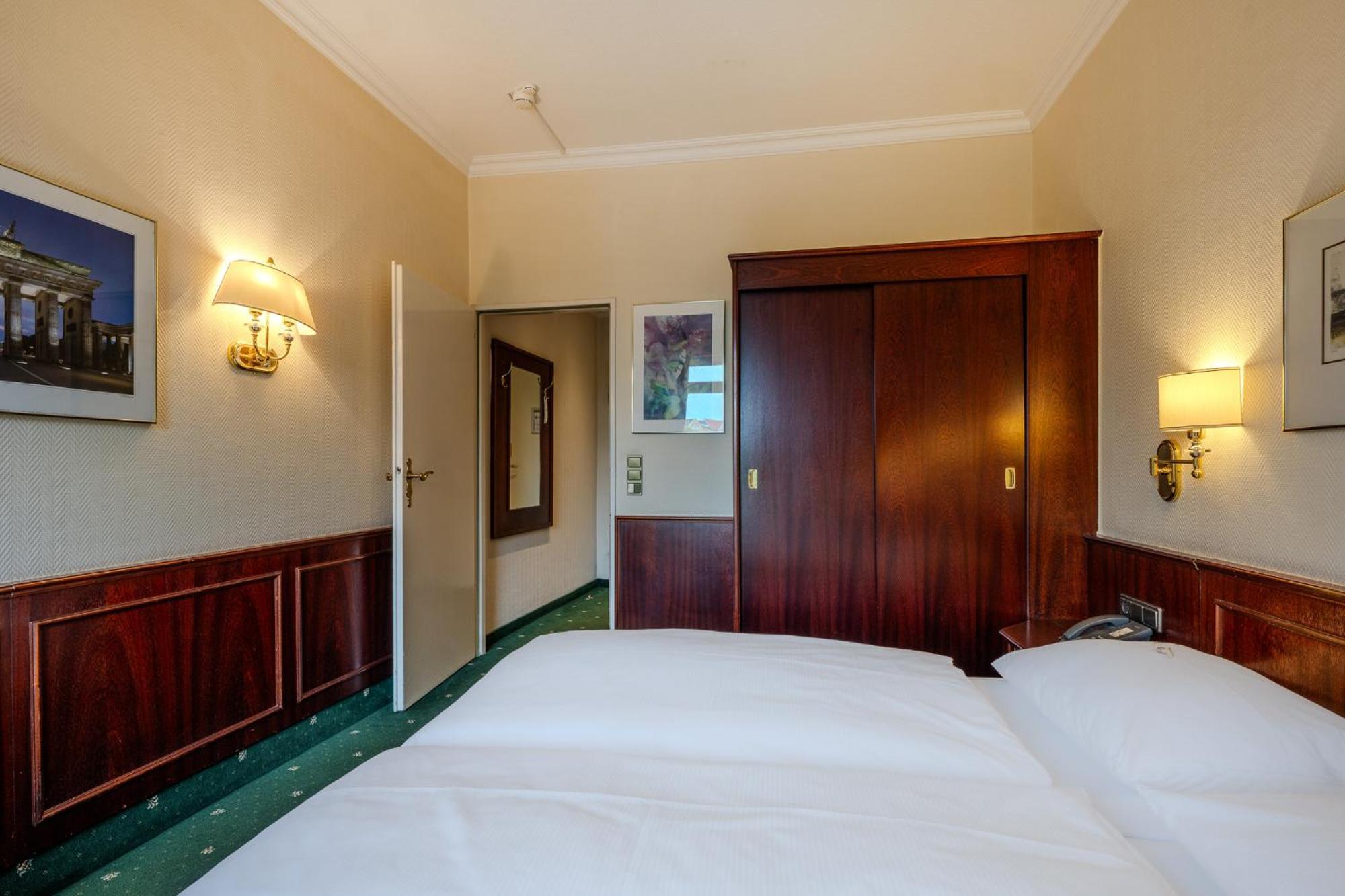 Standard Double Room Lake View