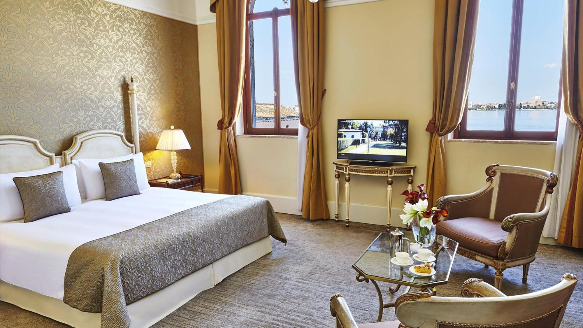 Junior Suite Lagoon View