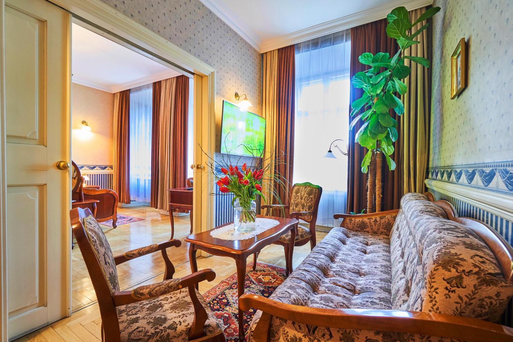 Deluxe Double Room Air-conditioning