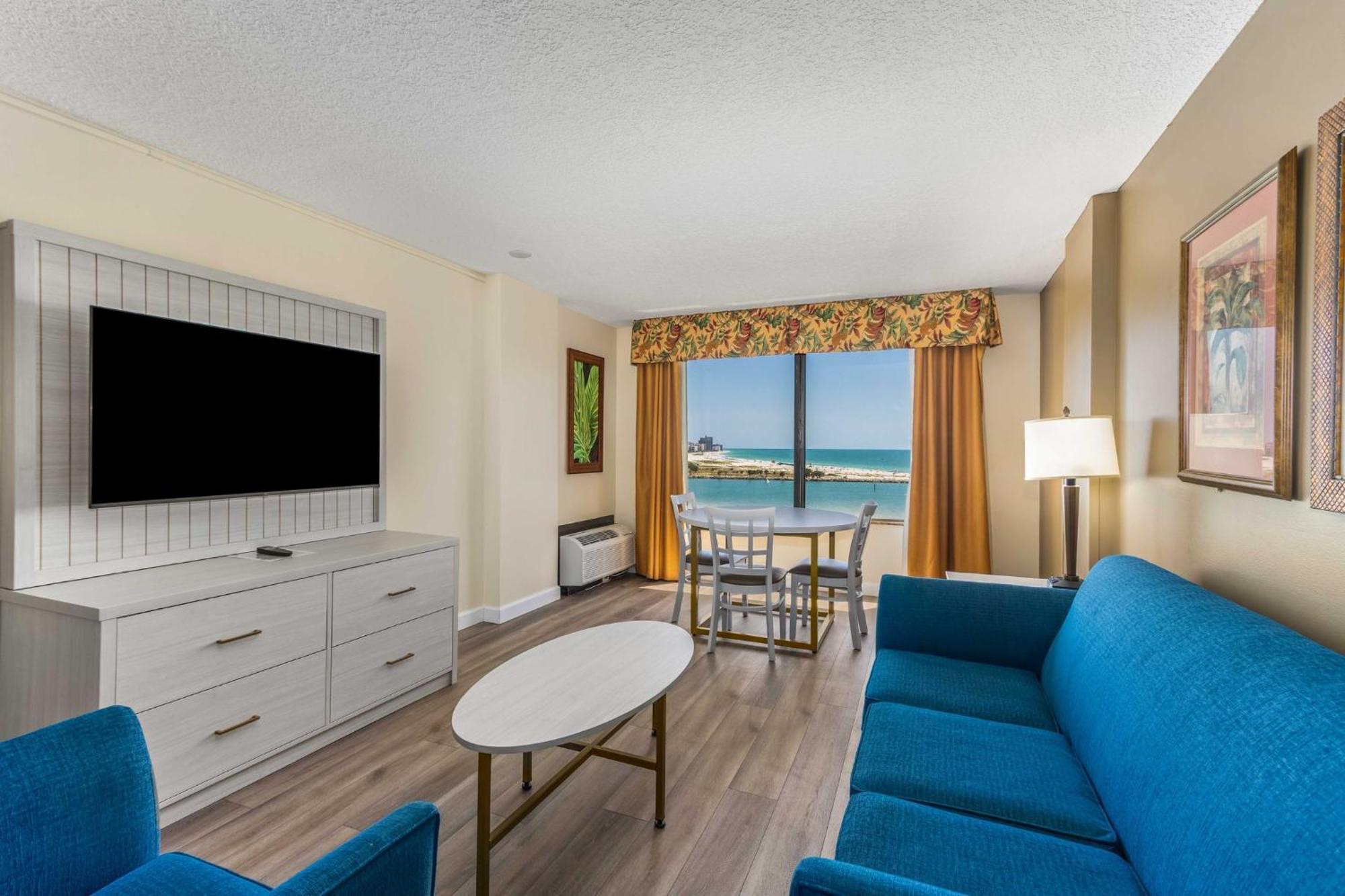 One-Bedroom Suite Balcony City VIew