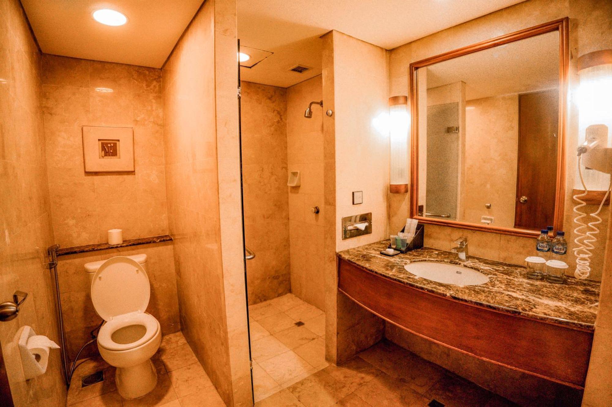 Super Deluxe Pool View Room Airport Transfer