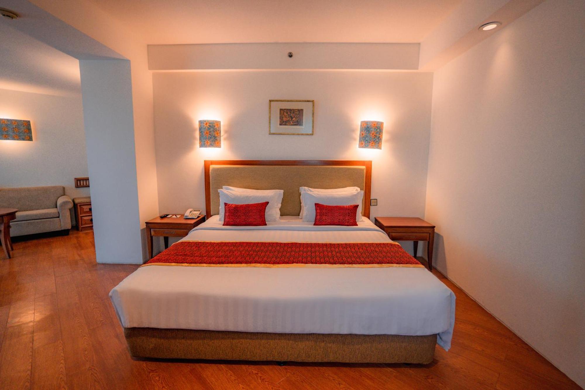 Super Deluxe Room Airport Transfer