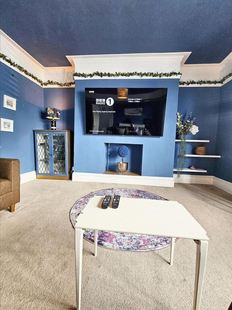 Deluxe One-Bedroom Apartment