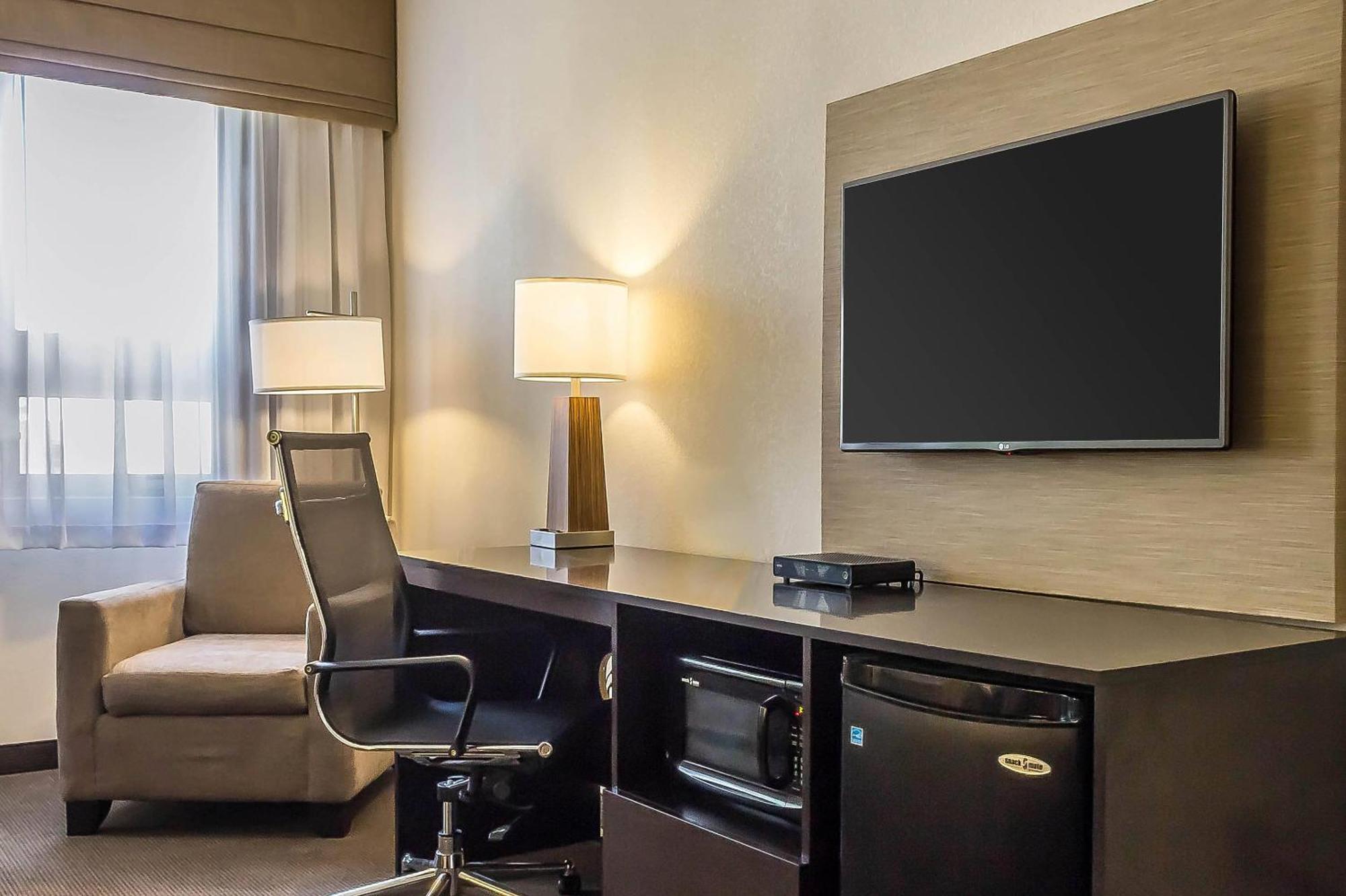 Queen Suite Two Queen Beds Disability Access or Non-Smoking
